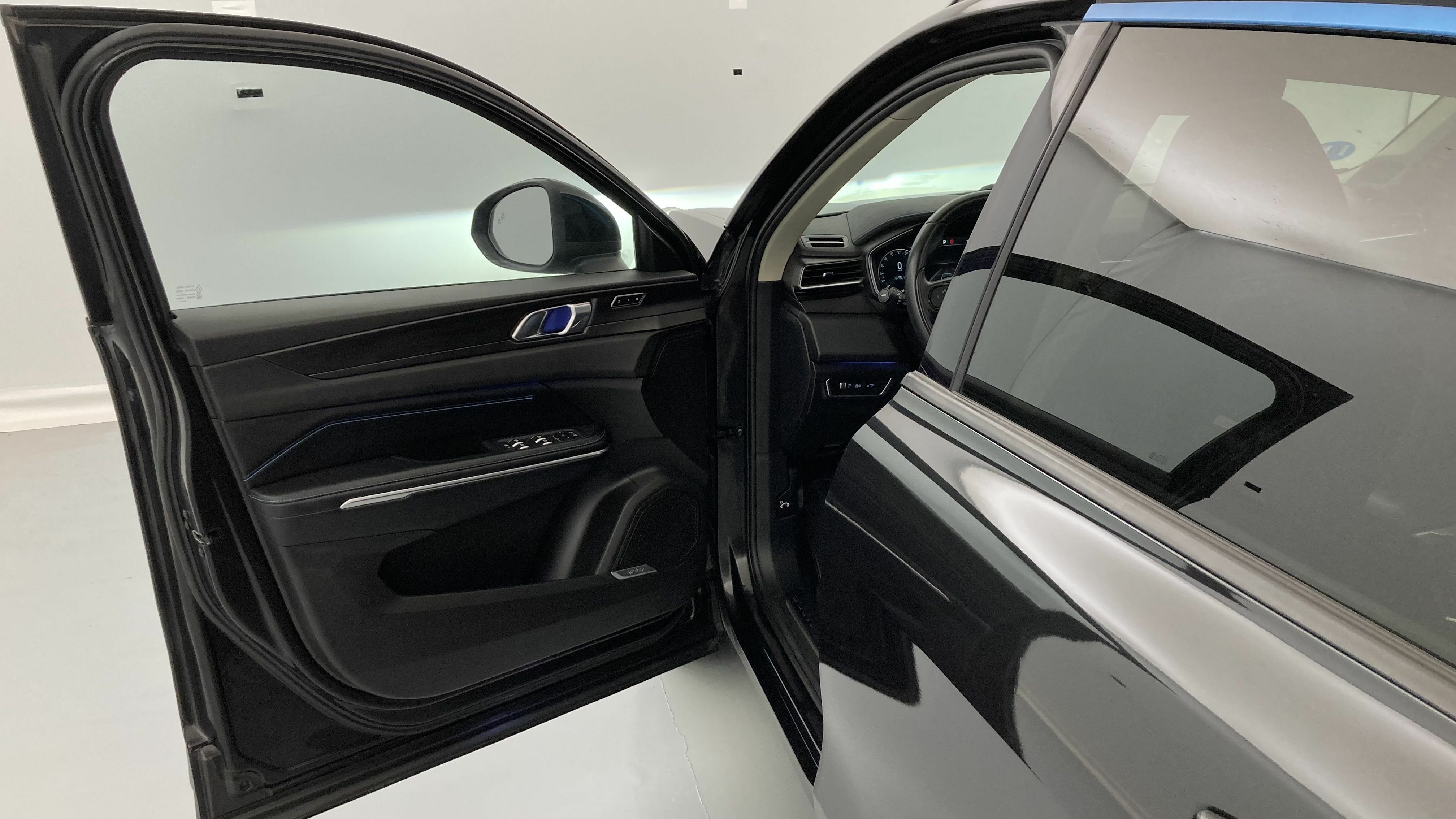 lynk&co 1 nv 1.5 PHEV 261 2022 black 13
