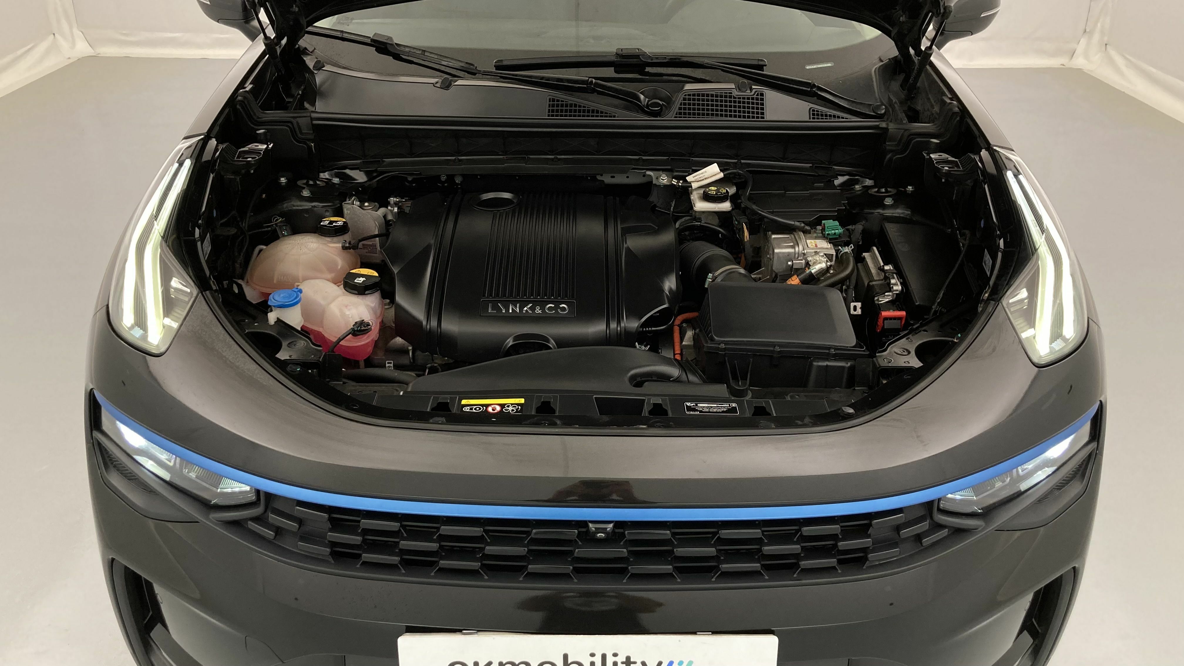 lynk&co 1 nv 1.5 PHEV 261 2022 black 25