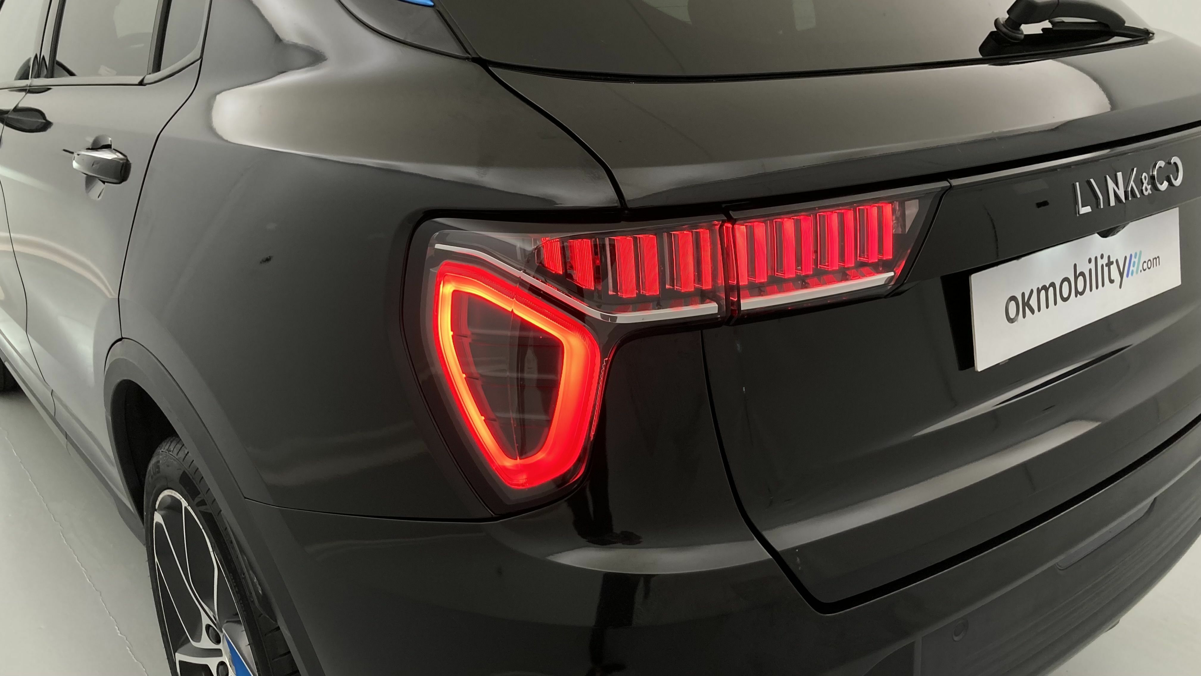 lynk&co 1 nv 1.5 PHEV 261 2022 black 30