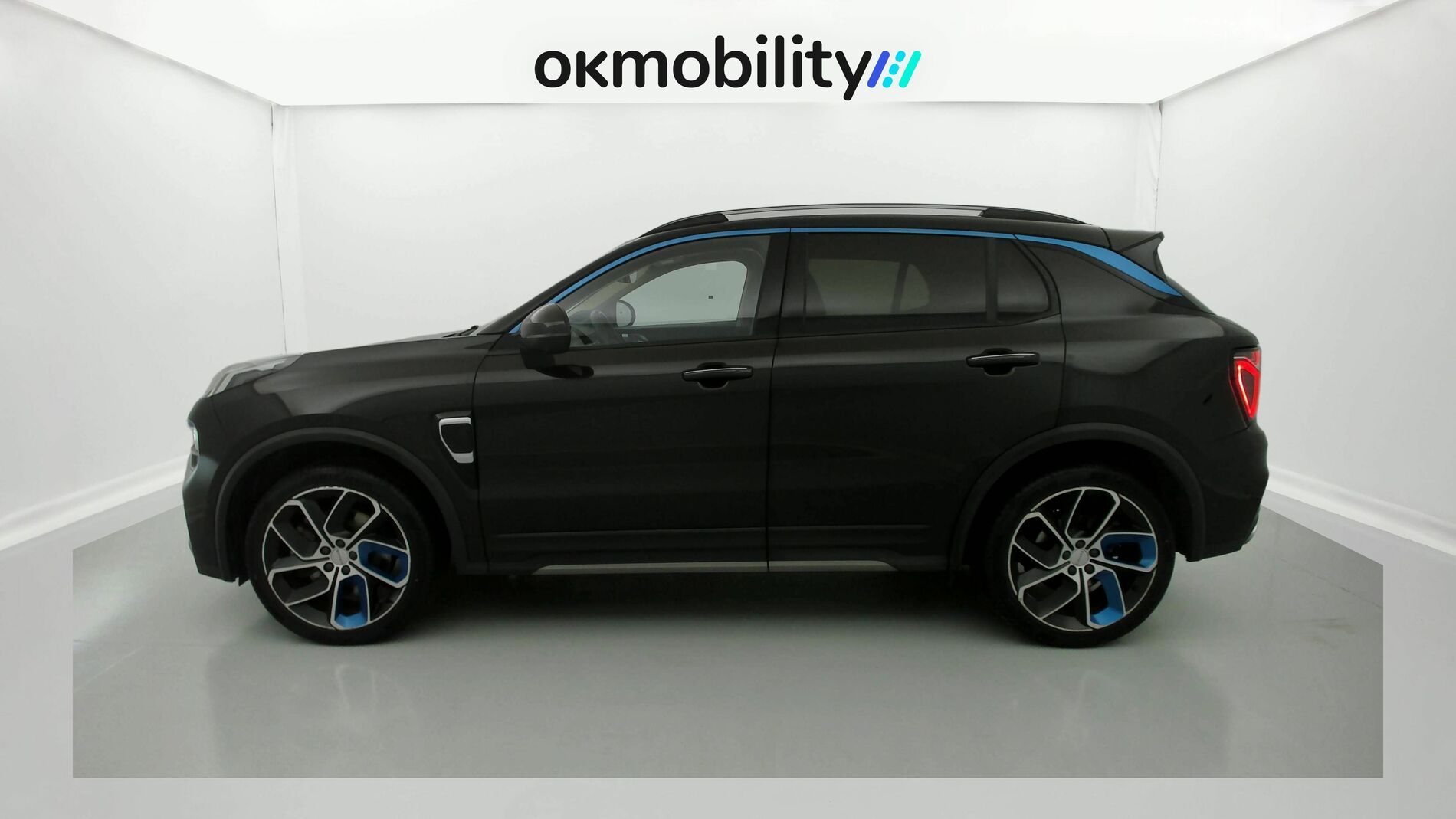 lynk&co 1 nv 1.5 PHEV 261 2022 black 7