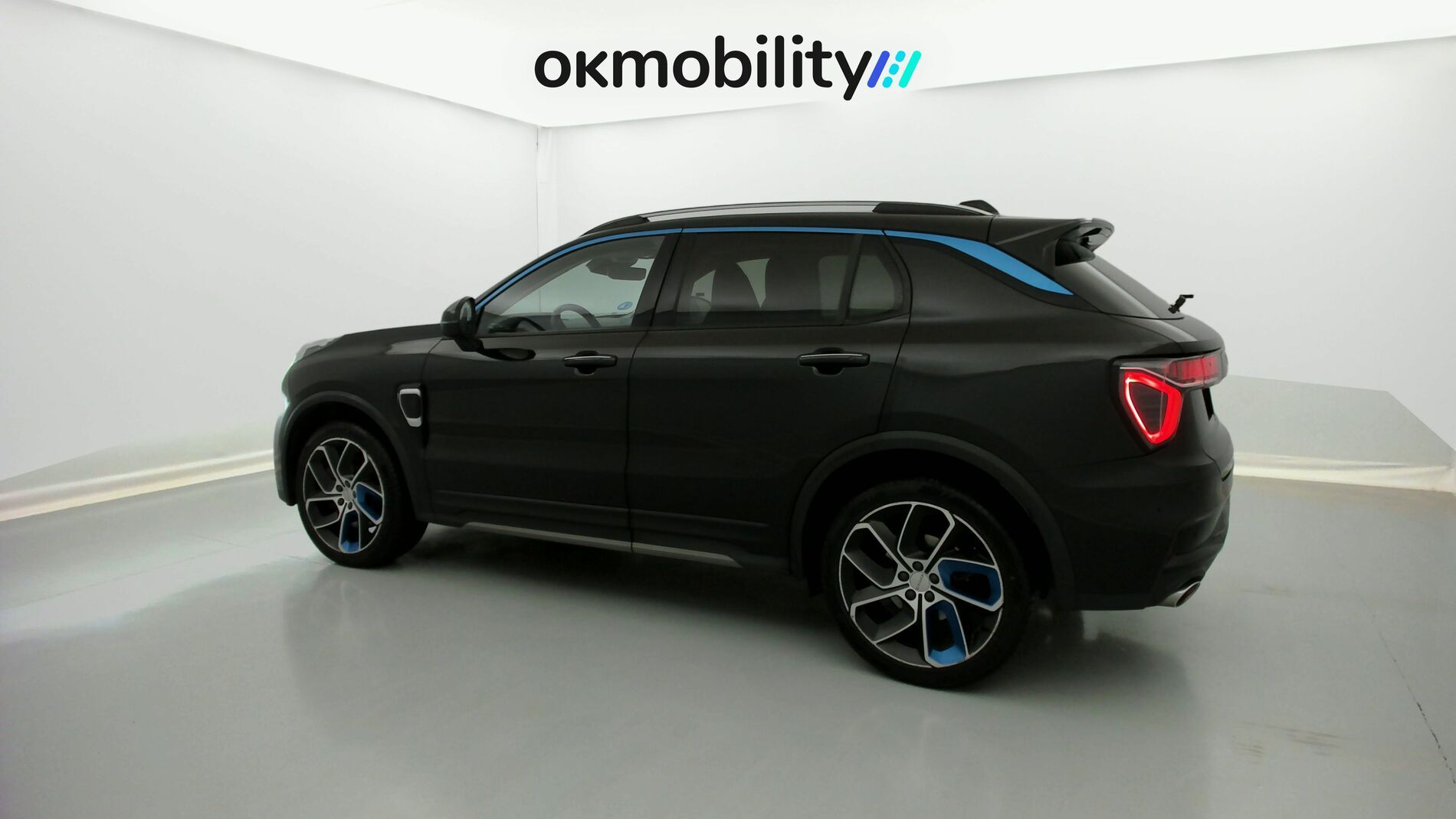 lynk&co 1 nv 1.5 PHEV 261 2022 black 8