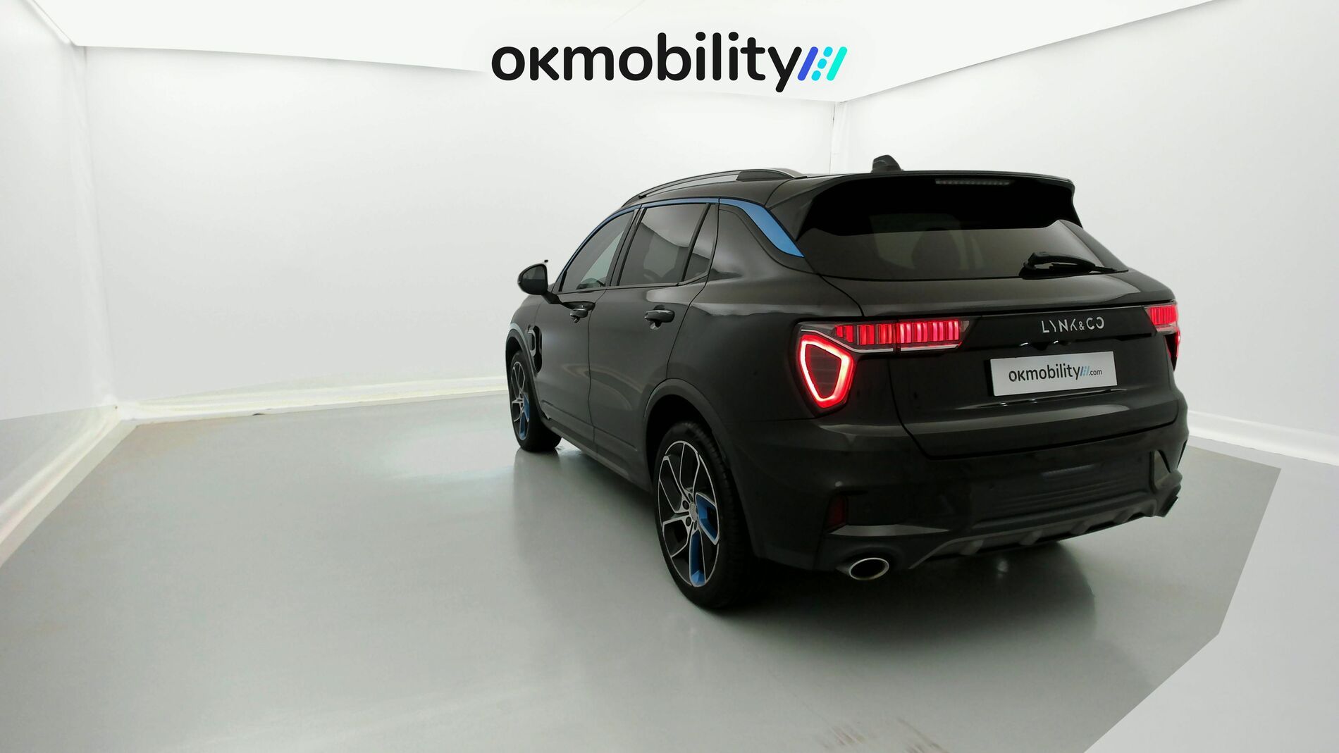 lynk&co 1 nv 1.5 PHEV 261 2022 black 9