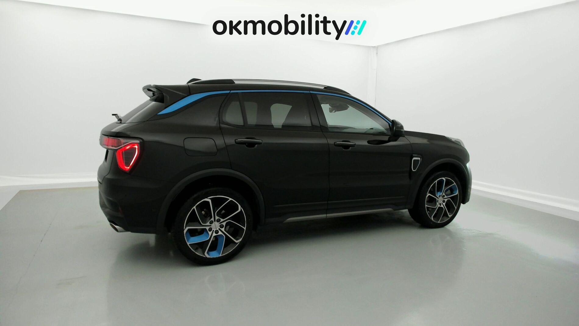 lynk&co 1 nv 1.5 PHEV 261 2022 black 12