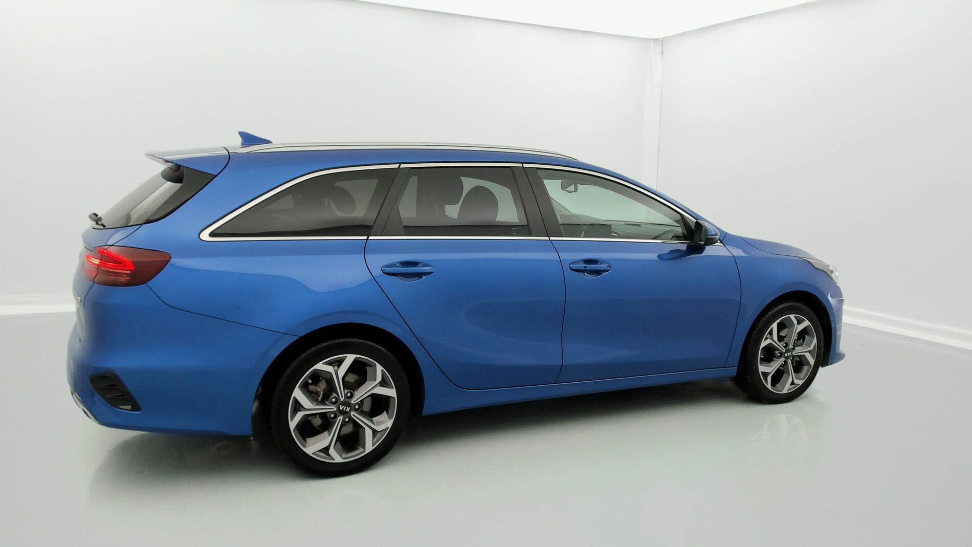 kia ceed tourer emotion 1.6 PHEV 141 2021 blue flame 13