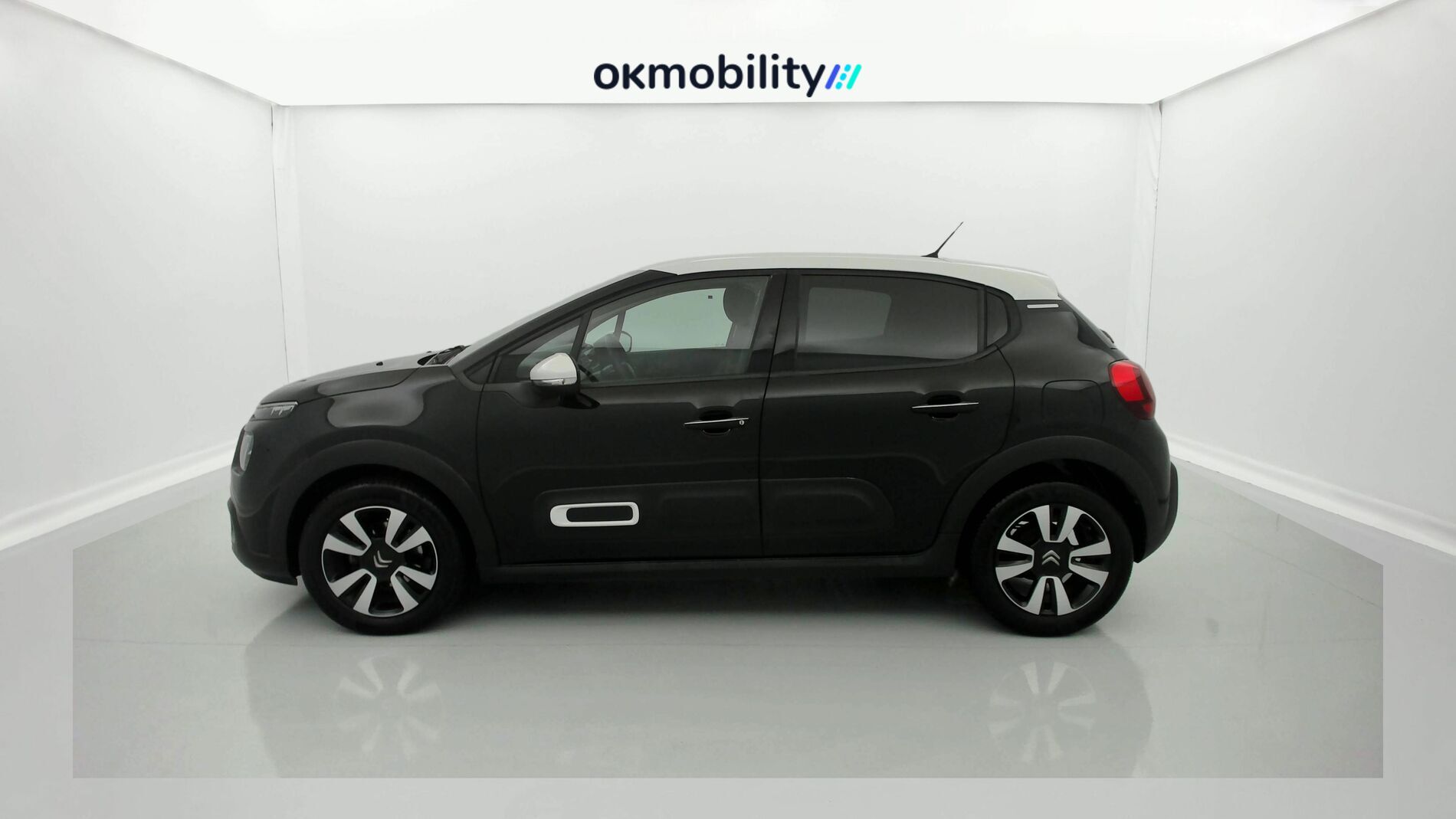 citroen c3 shine 1.2 PURETECH 110 EAT 2023 negro perla / blanco 3