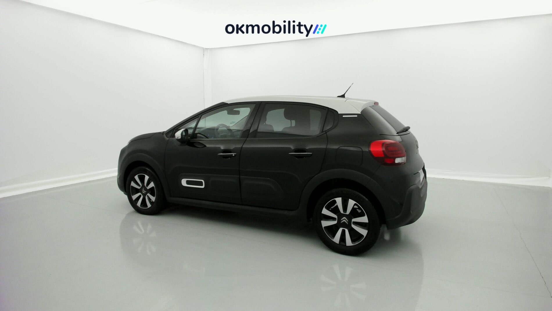 citroen c3 shine 1.2 PURETECH 110 EAT 2023 negro perla / blanco 4