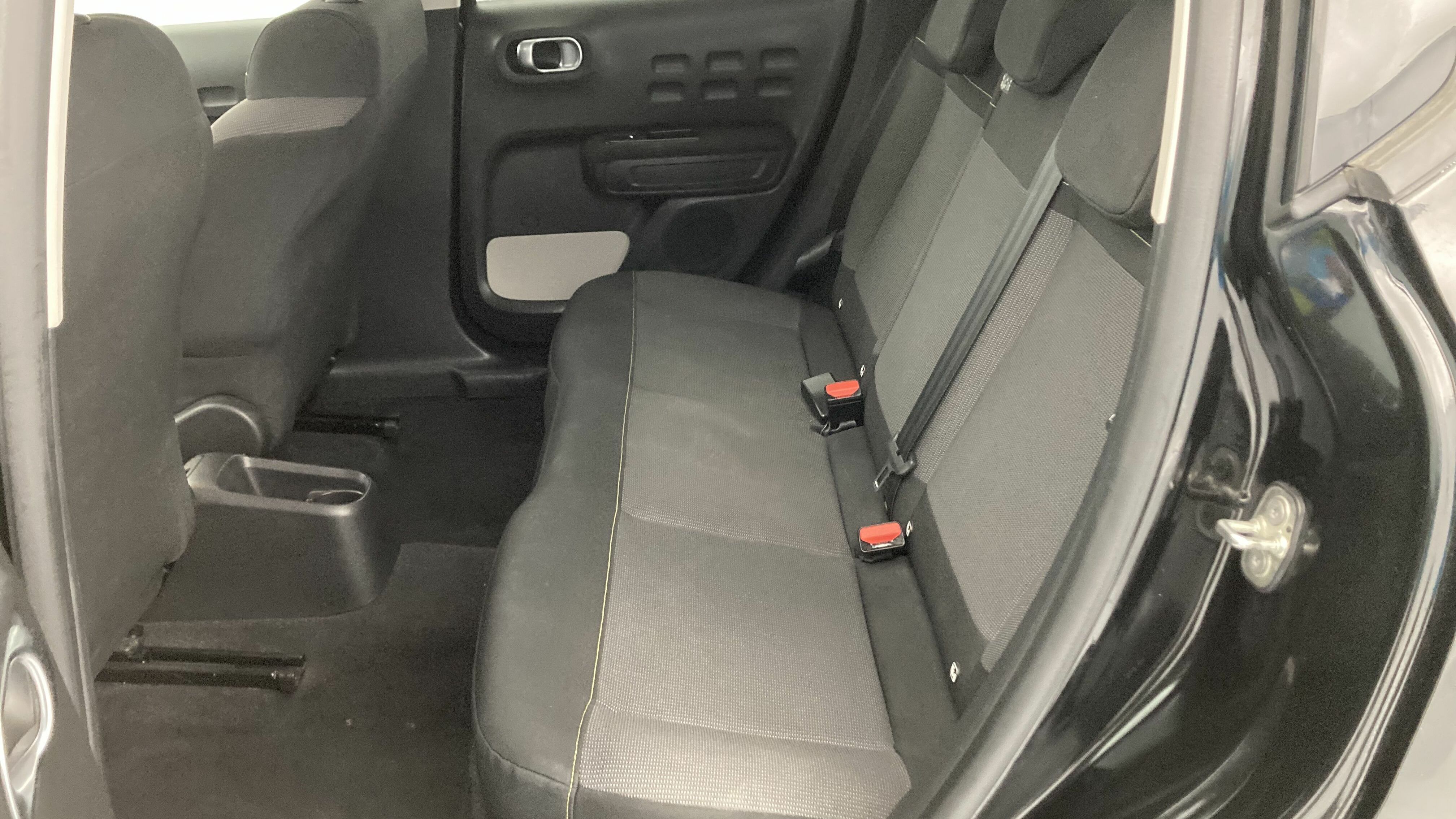 citroen c3 shine 1.2 PURETECH 110 EAT 2023 negro perla / blanco 16