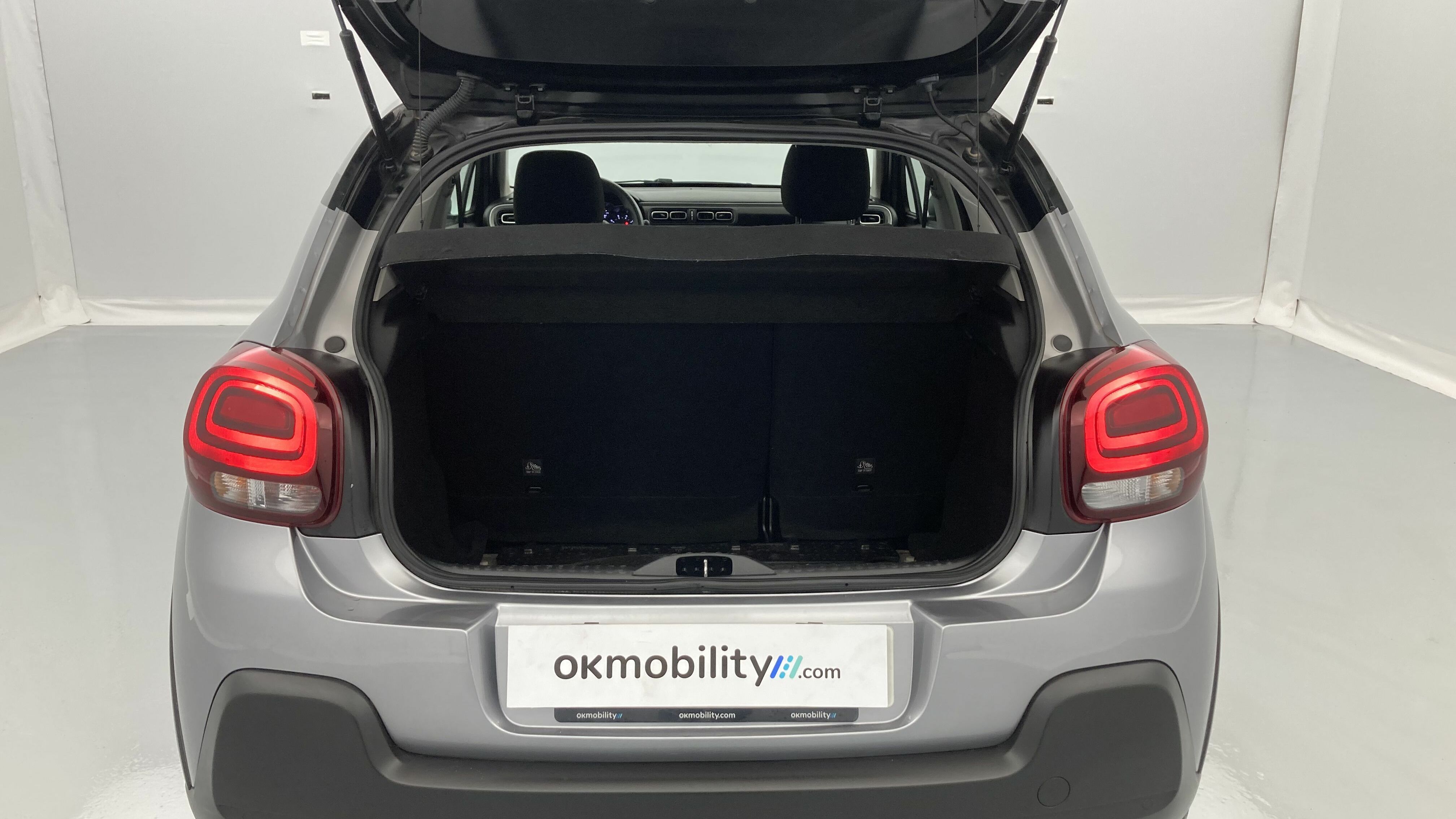 citroen c3 shine 1.2 PURETECH 83 2023 gris acero / negro 18