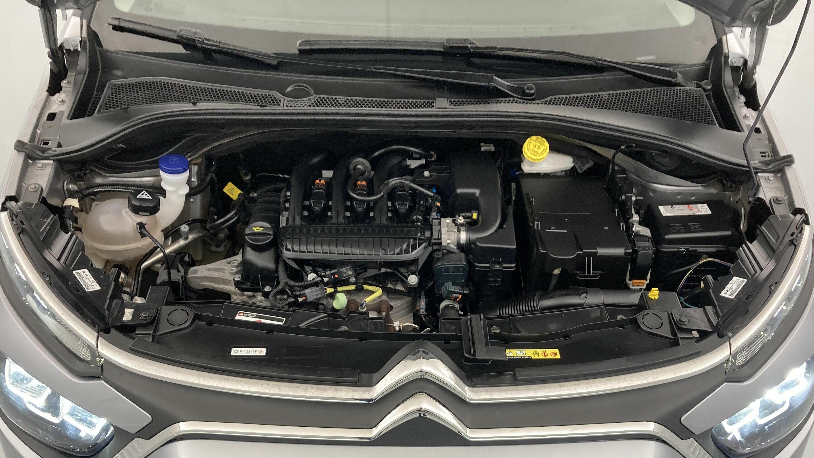 citroen c3 shine 1.2 PURETECH 83 2023 gris acero / negro 19