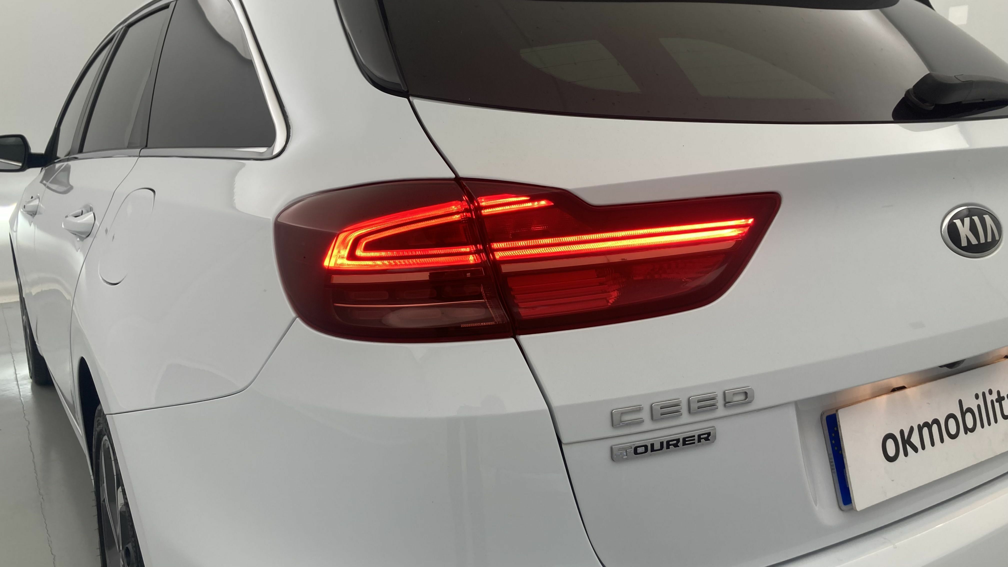 kia ceed tourer emotion 1.6 PHEV 141 2021 cararraweiss 29