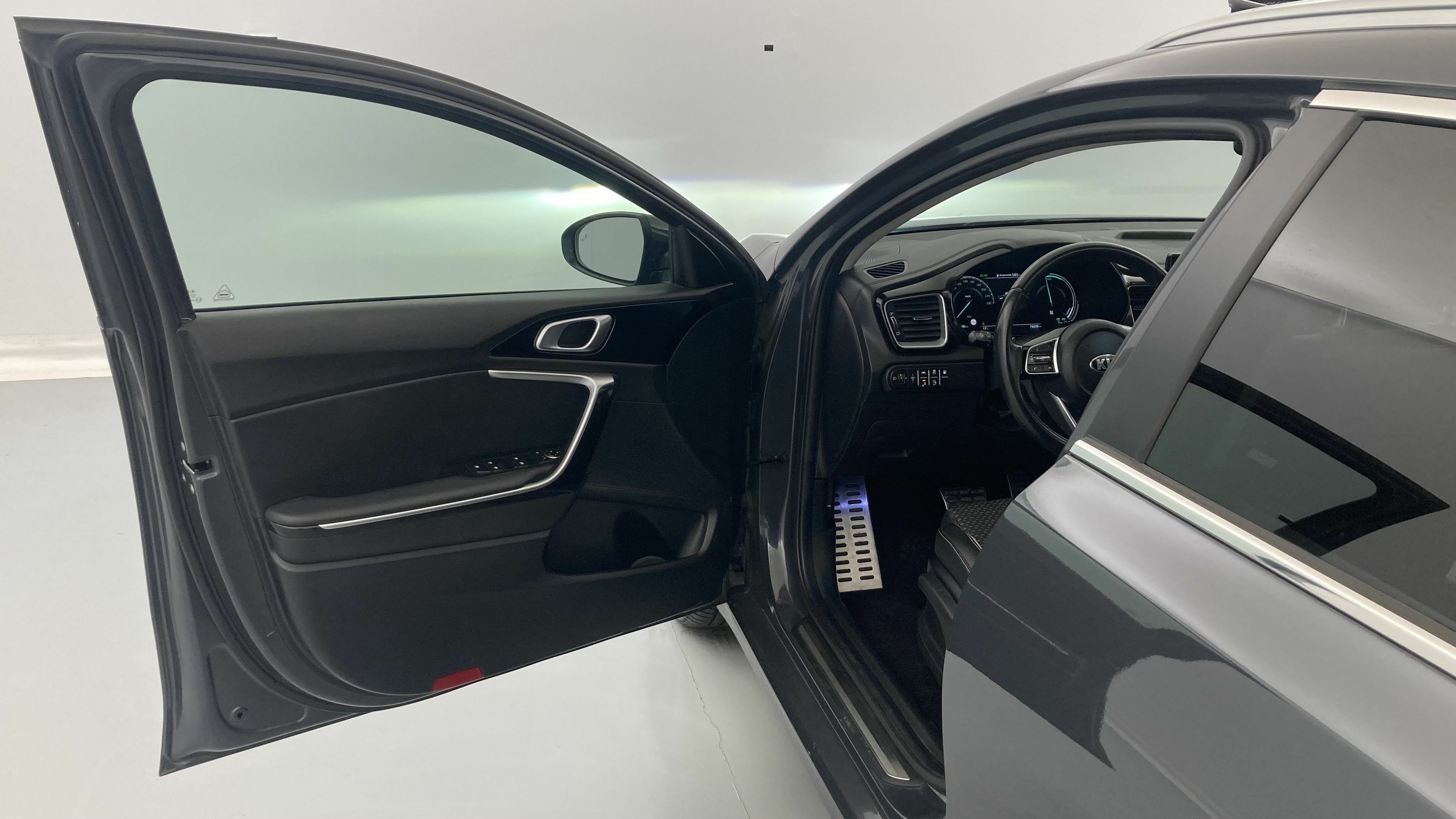 kia ceed tourer emotion 1.6 PHEV 141 2021 pentametal 13