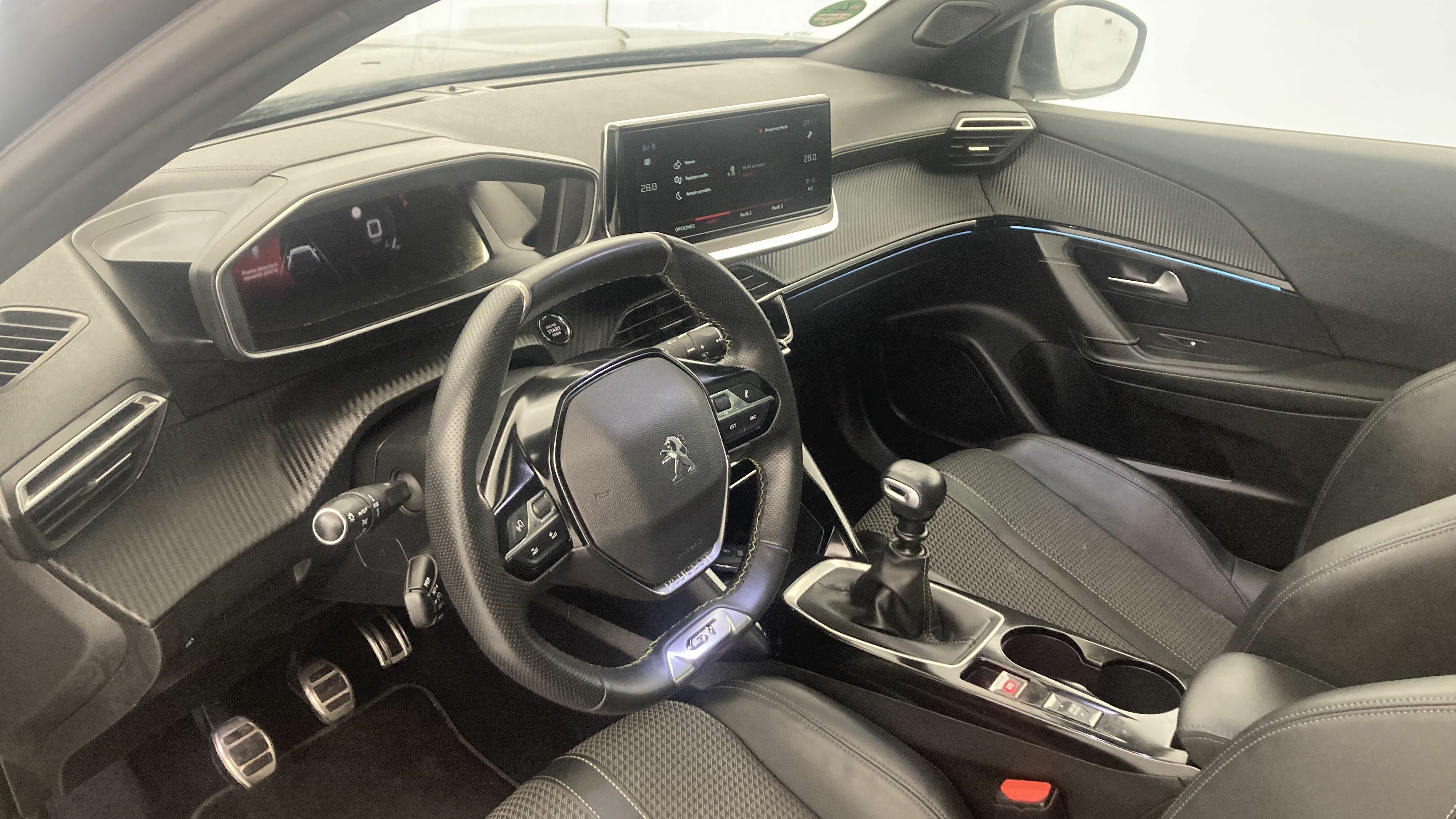 peugeot 2008 gt 1.2 PURETECH 130 2021 gris platinium / black diamond 12