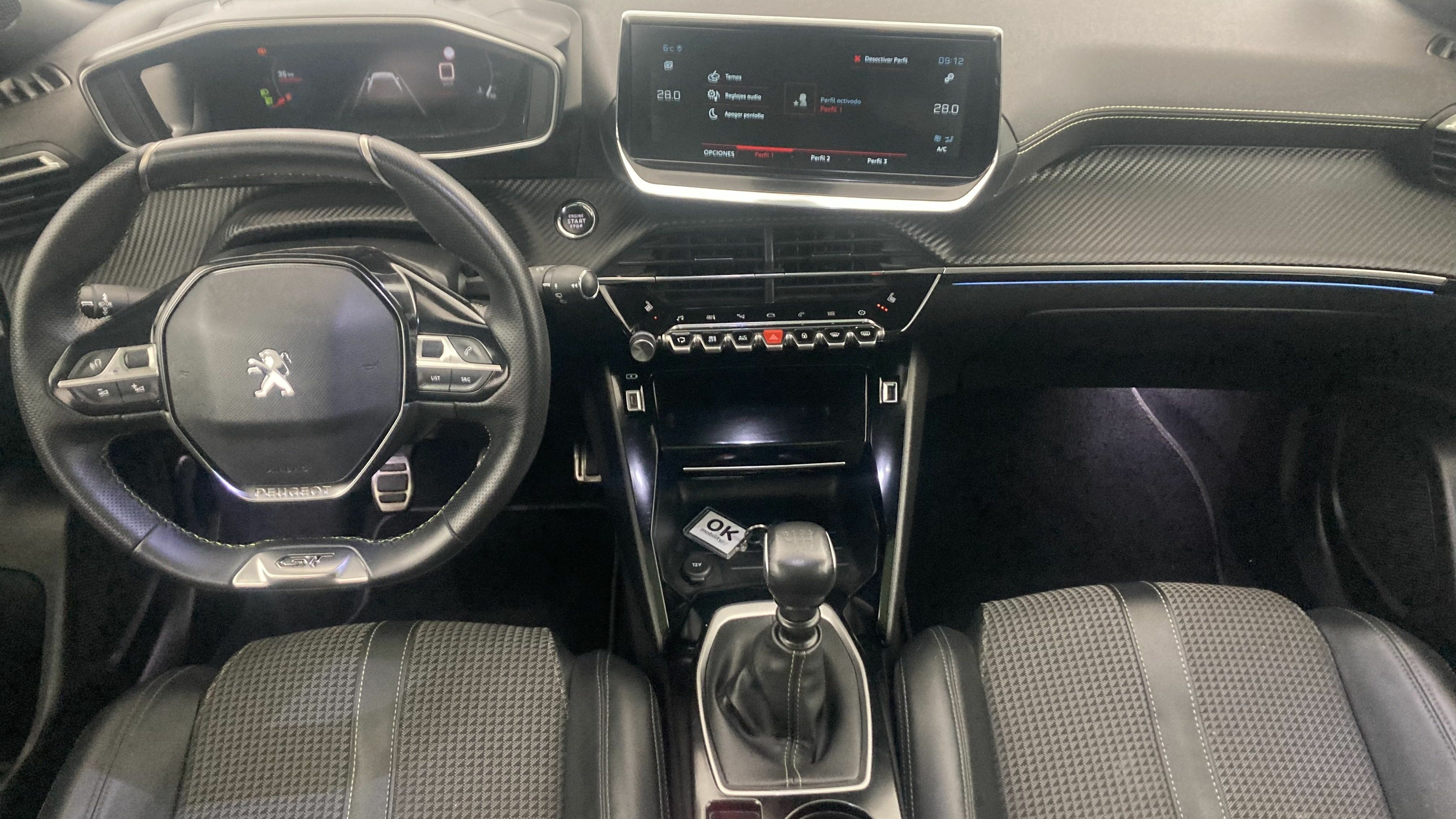 peugeot 2008 gt 1.2 PURETECH 130 2021 gris platinium / black diamond 13