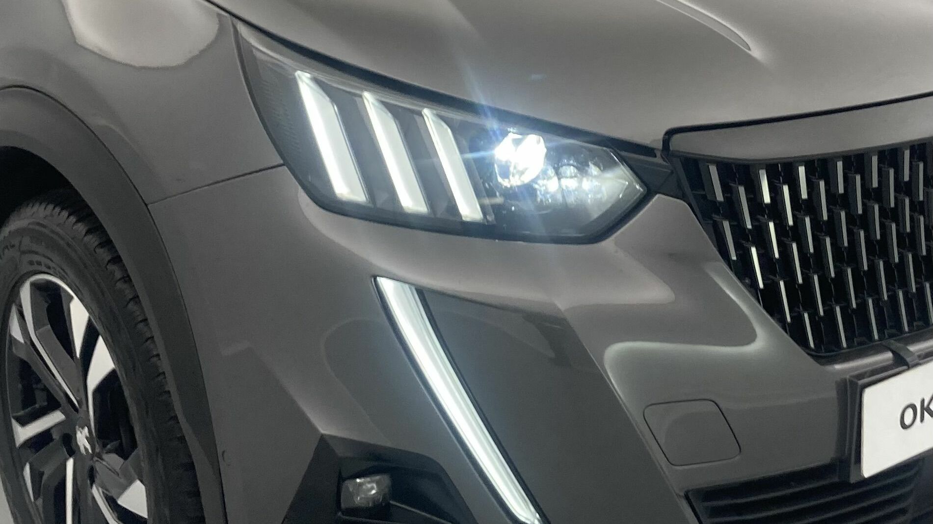 peugeot 2008 gt 1.2 PURETECH 130 2021 gris platinium / black diamond 24