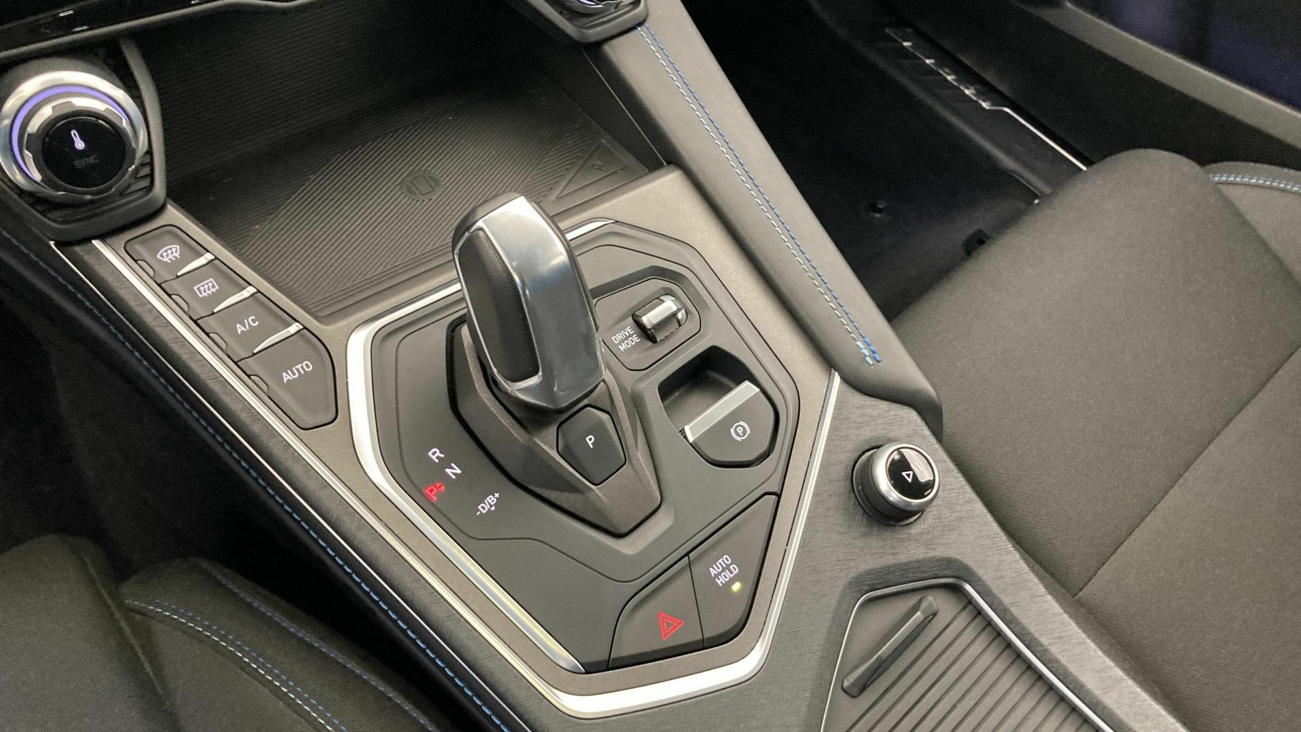 lynk&co 1 nv 1.5 PHEV 261 2022 black 26