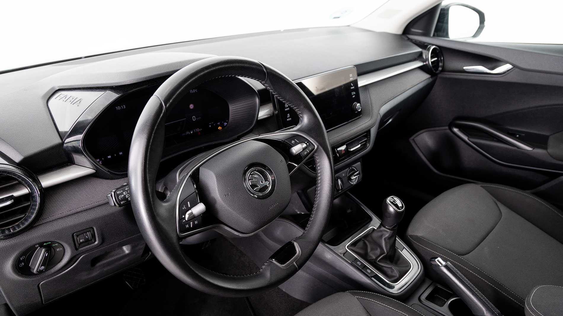 skoda fabia selection 1.0 TSI 95 2024 negro mágico efecto perla 14