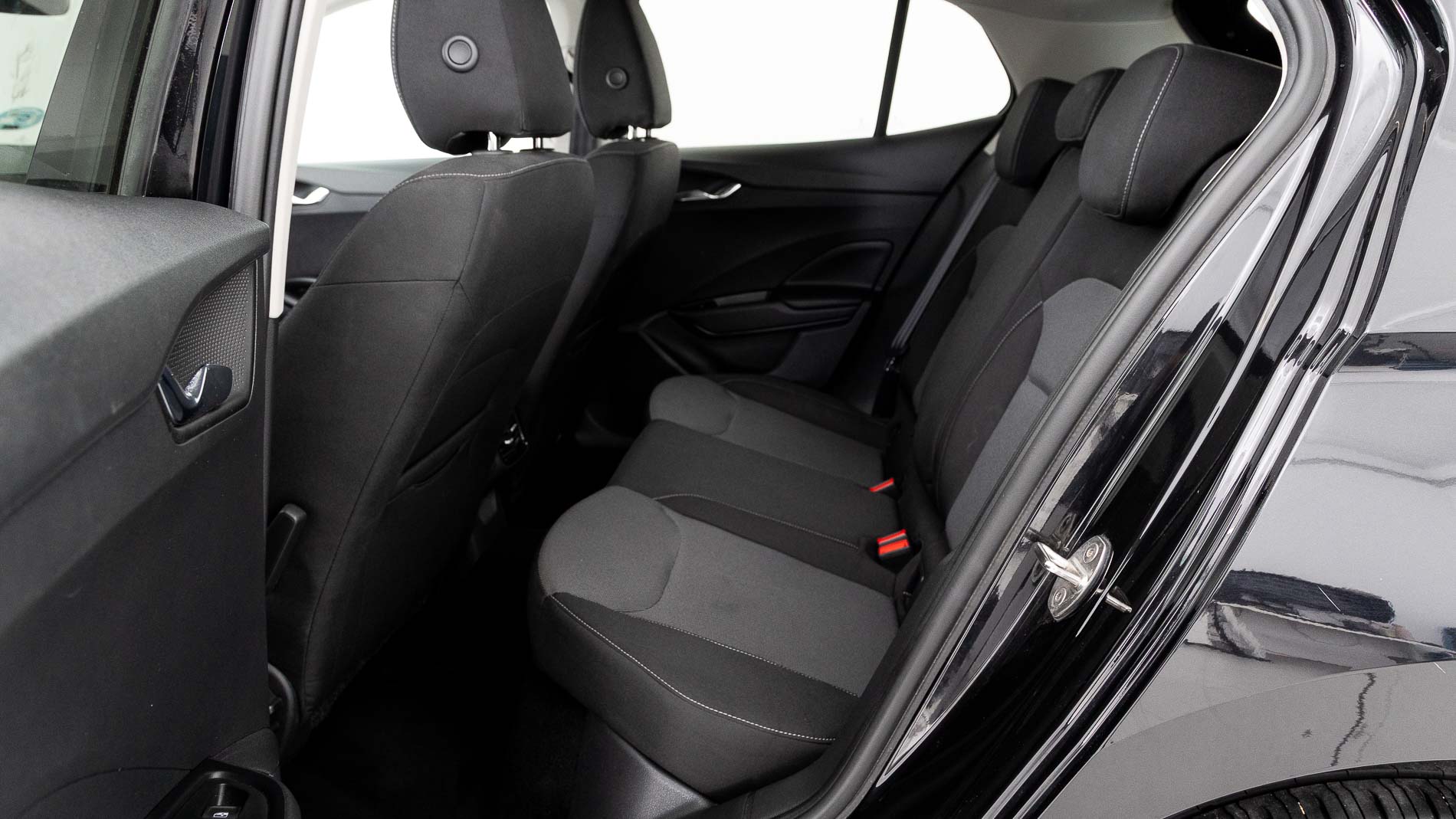 skoda fabia selection 1.0 TSI 95 2024 negro mágico efecto perla 19