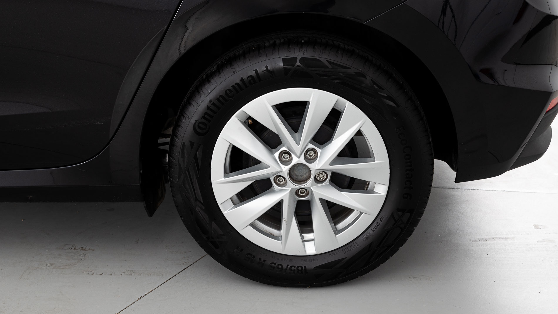 skoda fabia selection 1.0 TSI 95 2024 negro mágico efecto perla 24