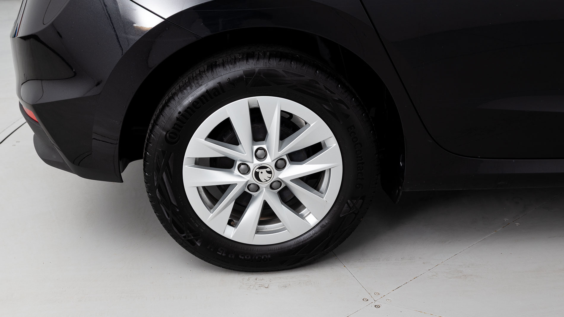 skoda fabia selection 1.0 TSI 95 2024 negro mágico efecto perla 25