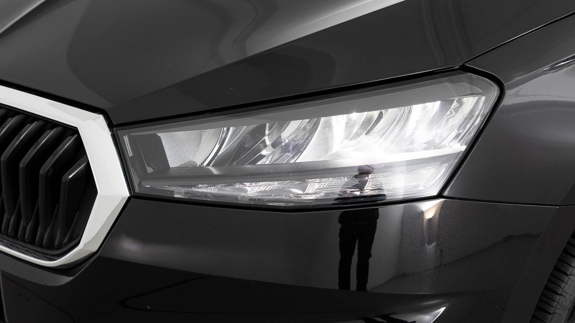 skoda fabia selection 1.0 TSI 95 2024 negro mágico efecto perla 28