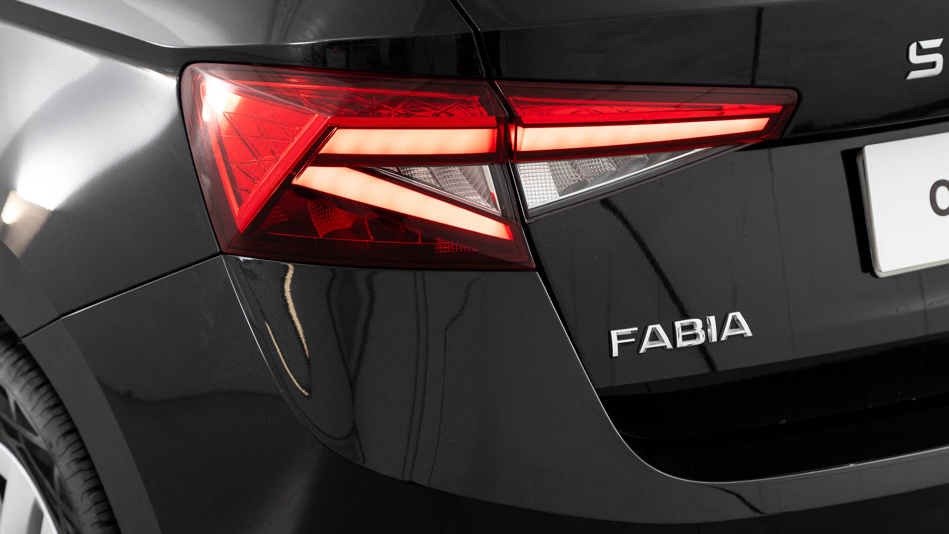 skoda fabia selection 1.0 TSI 95 2024 negro mágico efecto perla 29
