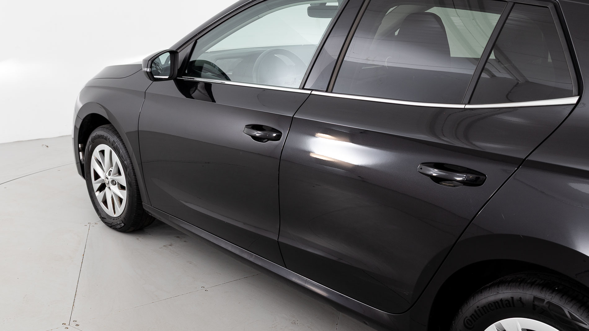 skoda fabia selection 1.0 TSI 95 2024 negro mágico efecto perla 32