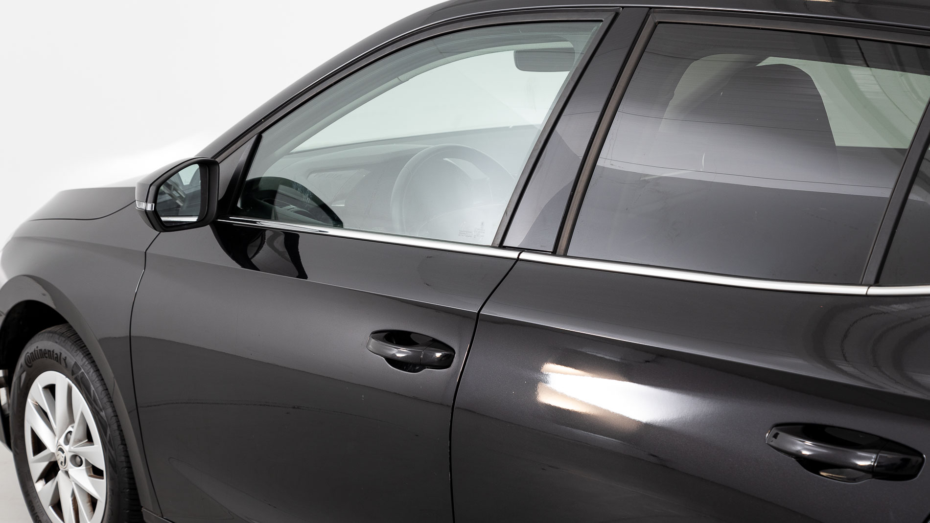 skoda fabia selection 1.0 TSI 95 2024 negro mágico efecto perla 33