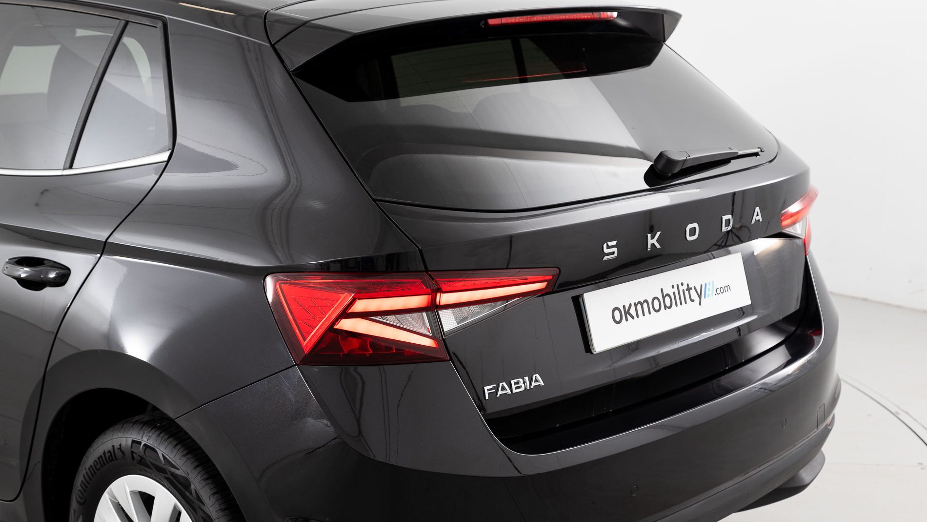 skoda fabia selection 1.0 TSI 95 2024 negro mágico efecto perla 34