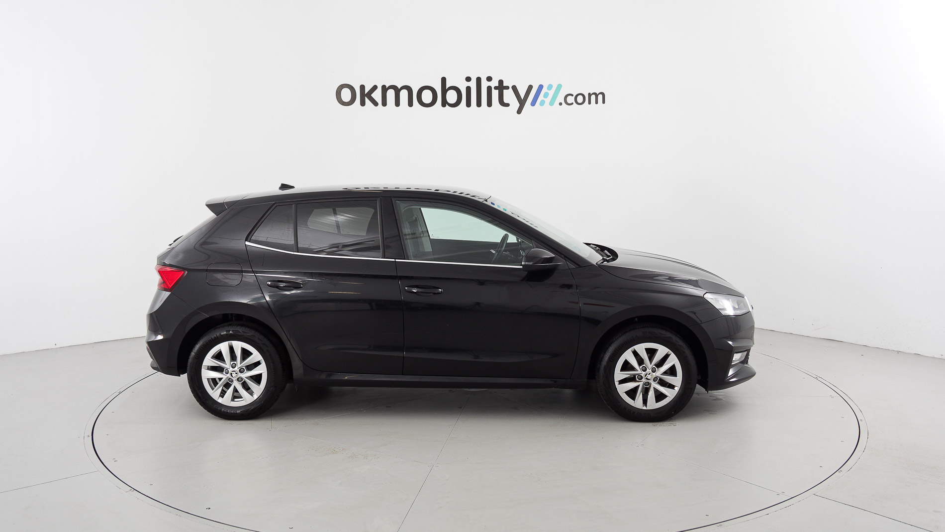 skoda fabia selection 1.0 TSI 95 2024 negro mágico efecto perla 2