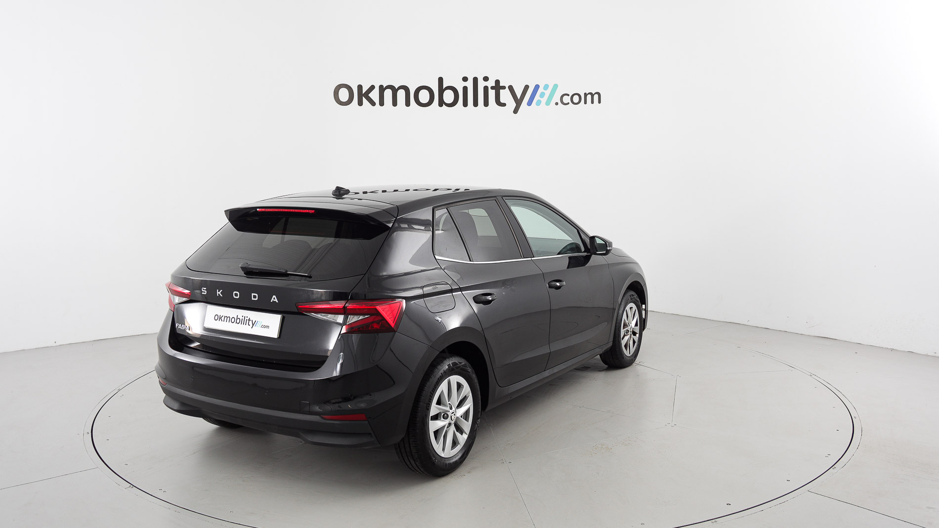 skoda fabia selection 1.0 TSI 95 2024 negro mágico efecto perla 12