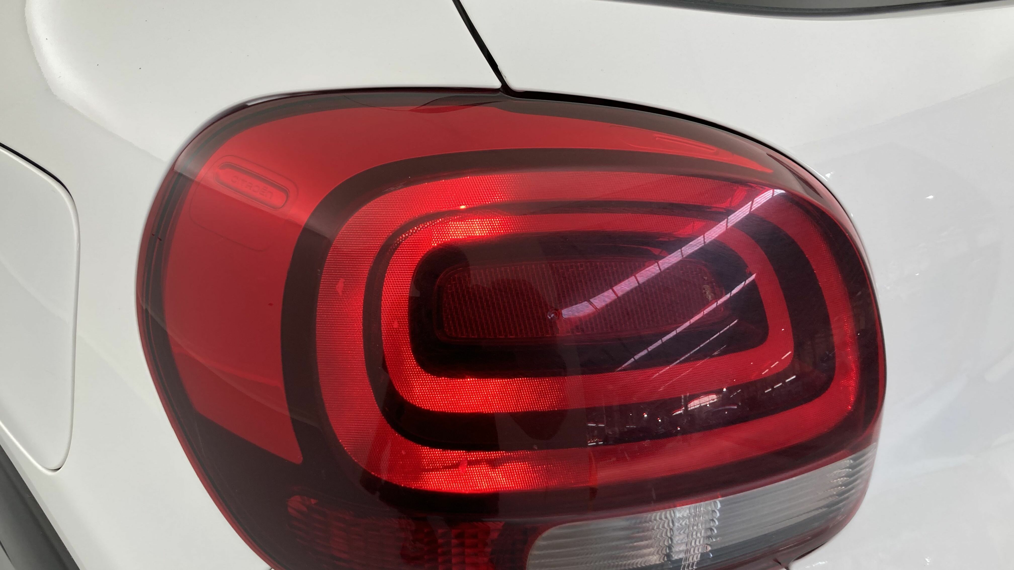 citroen c3 shine 1.2 PURETECH 83 2023 blanco banquise / negro 29