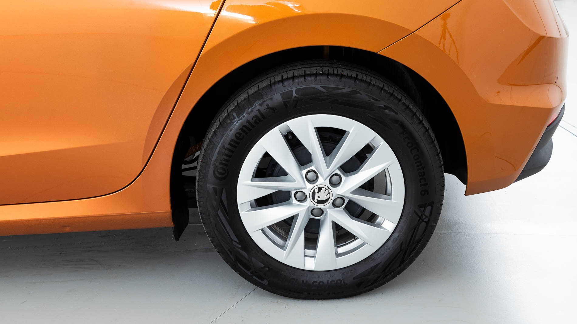 skoda fabia selection 1.0 TSI 95 2024 naranja phoenix 27