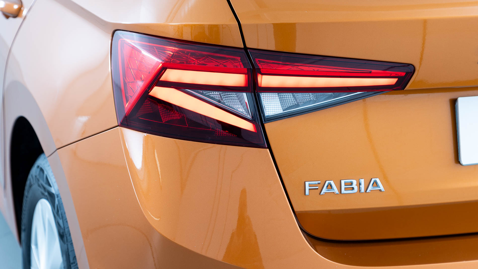 skoda fabia selection 1.0 TSI 95 2024 naranja phoenix 32