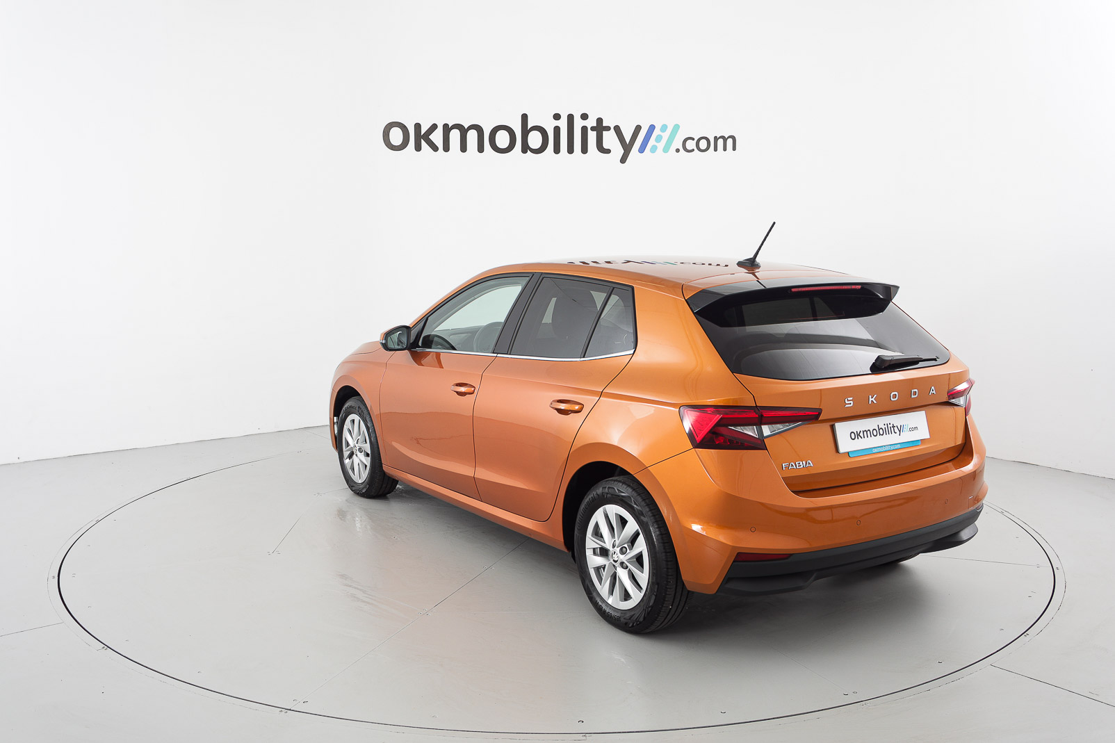 skoda fabia selection 1.0 TSI 95 2024 naranja phoenix 10