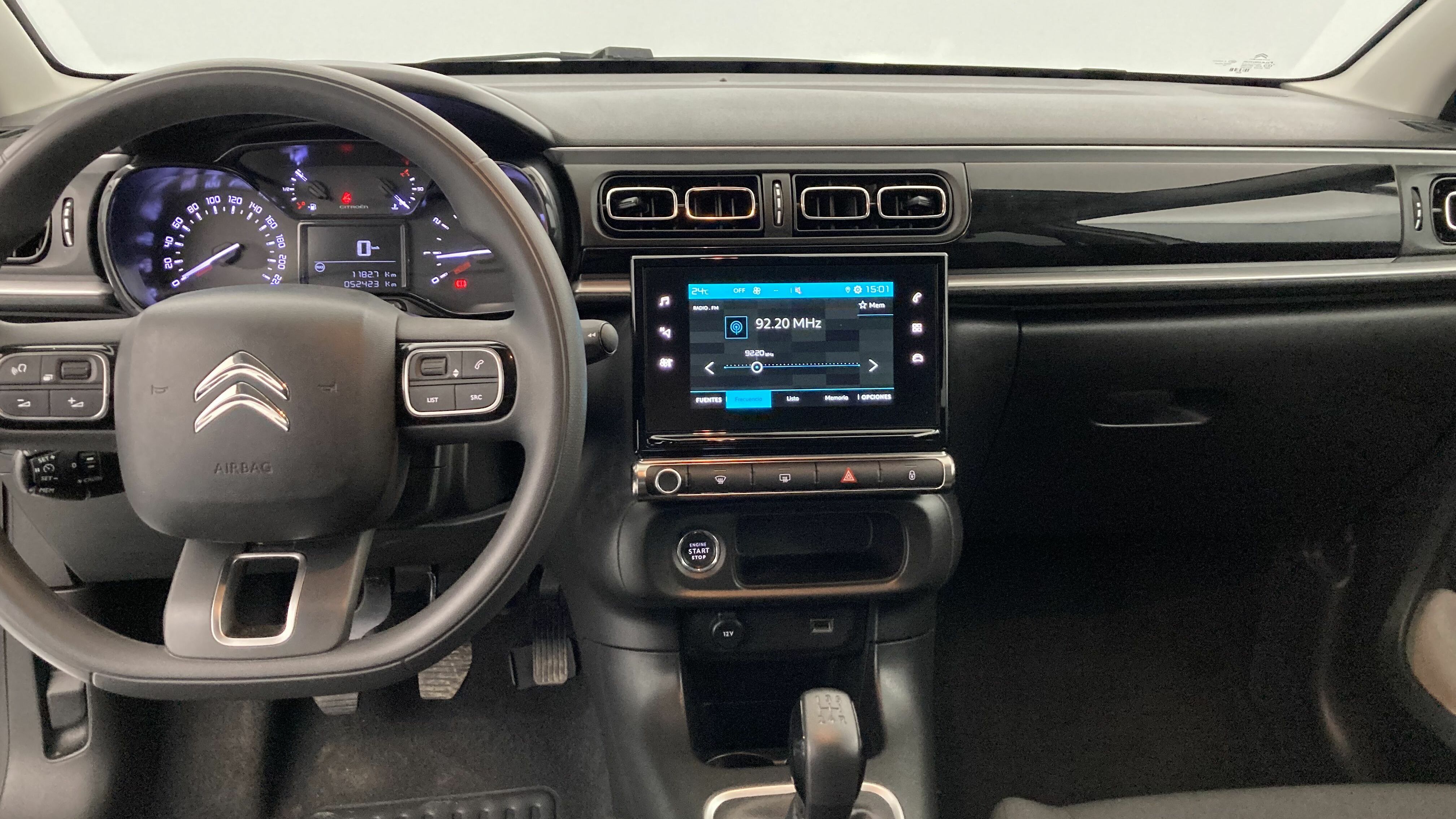 citroen c3 shine 1.2 PURETECH 83 2023 blanco banquise / negro 16