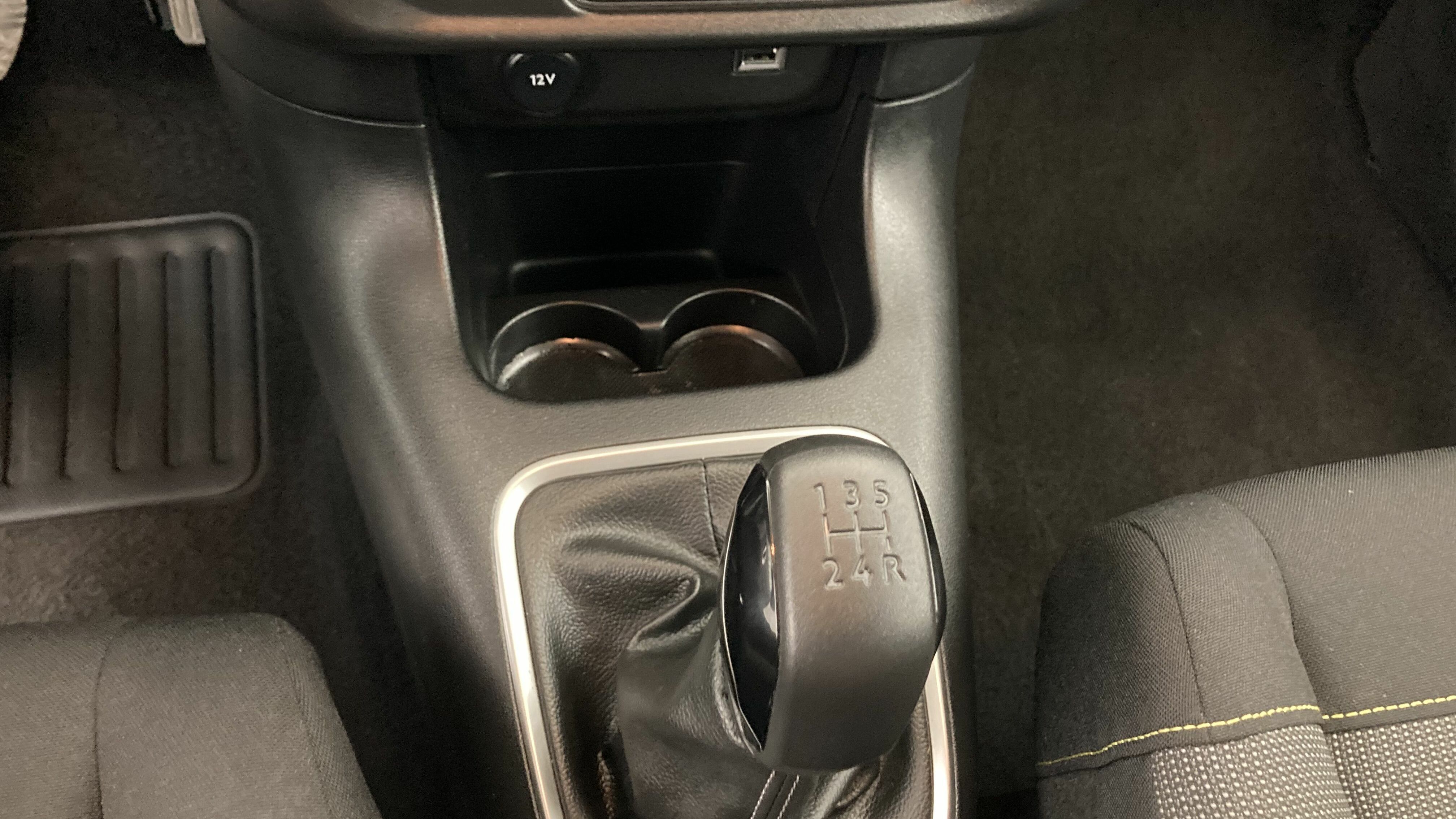 citroen c3 shine 1.2 PURETECH 83 2023 blanco banquise / negro 19