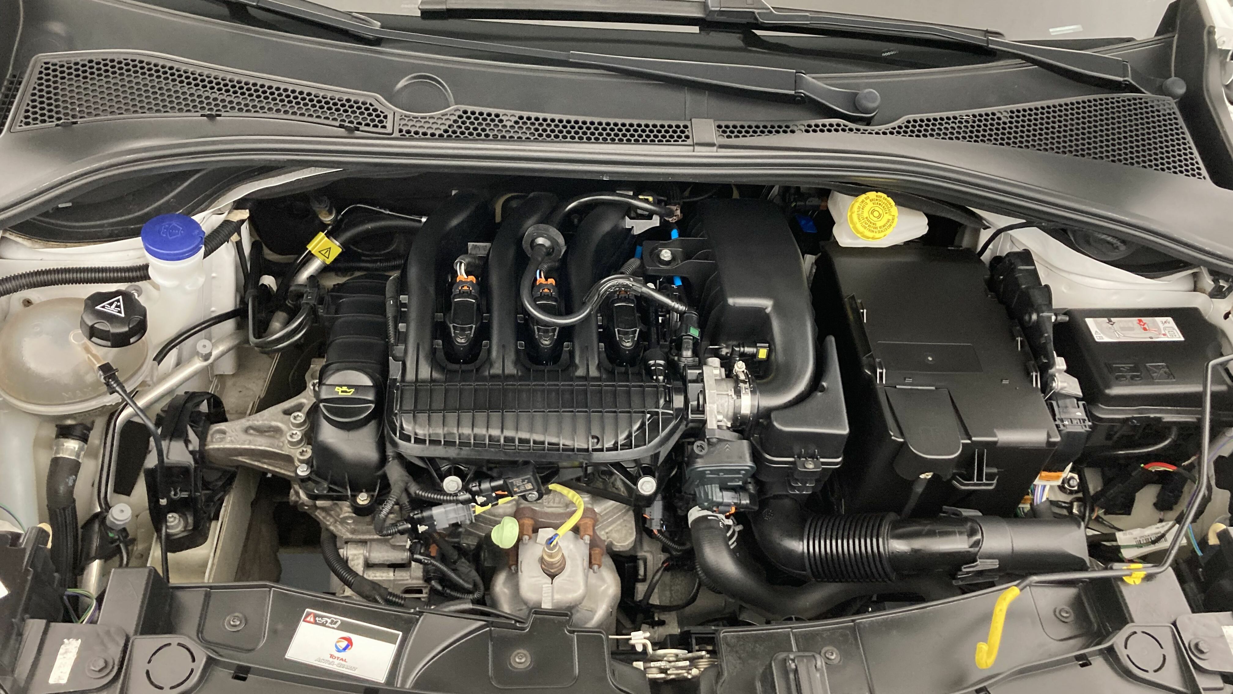 citroen c3 shine 1.2 PURETECH 83 2023 blanco banquise / negro 23