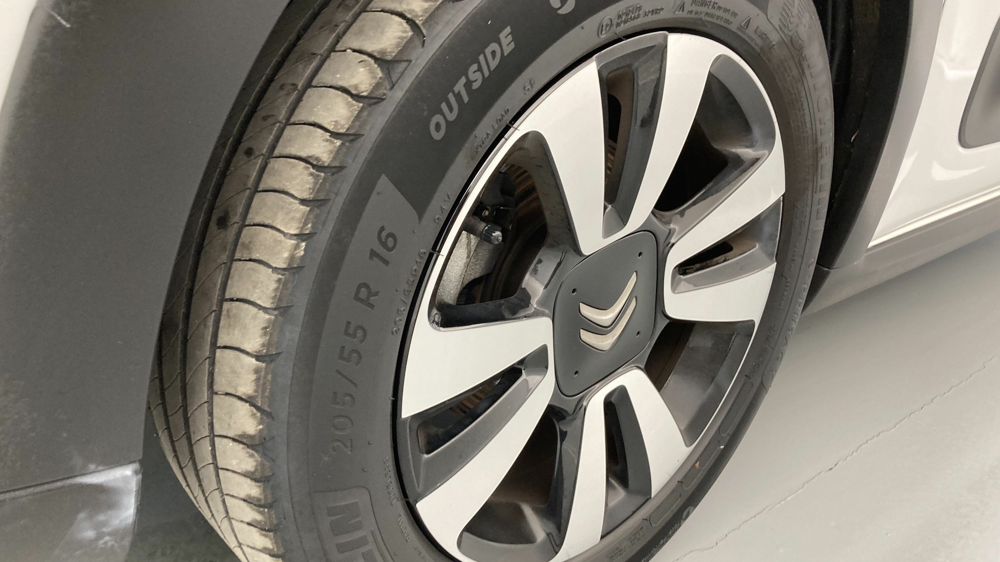 citroen c3 shine 1.2 PURETECH 83 2023 blanco banquise / negro 24