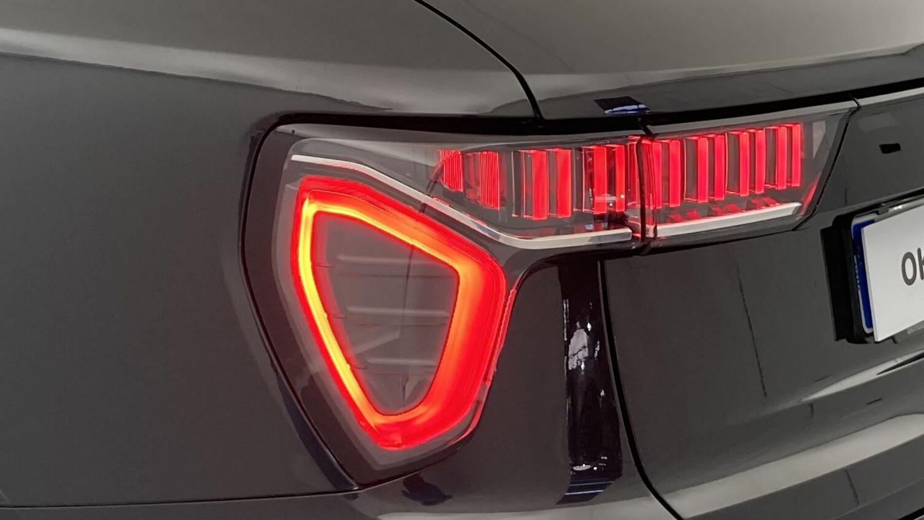 lynk&co 1 nv 1.5 PHEV 261 2022 black 29