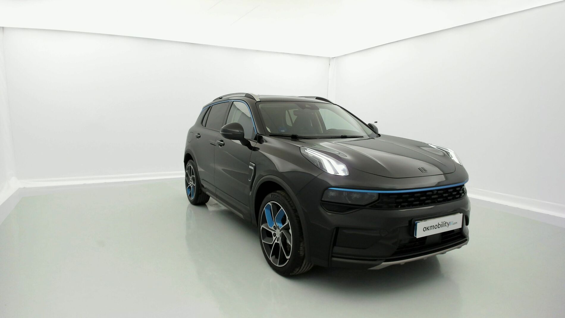 lynk&co 1 nv 1.5 PHEV 261 2022 black 3