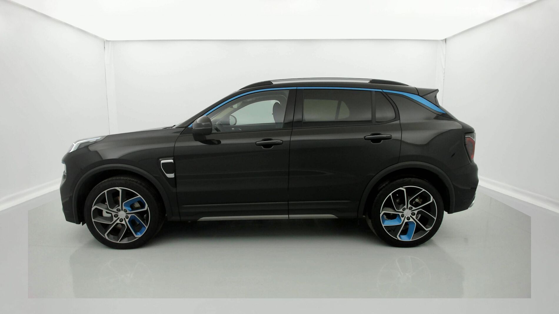 lynk&co 1 nv 1.5 PHEV 261 2022 black 7