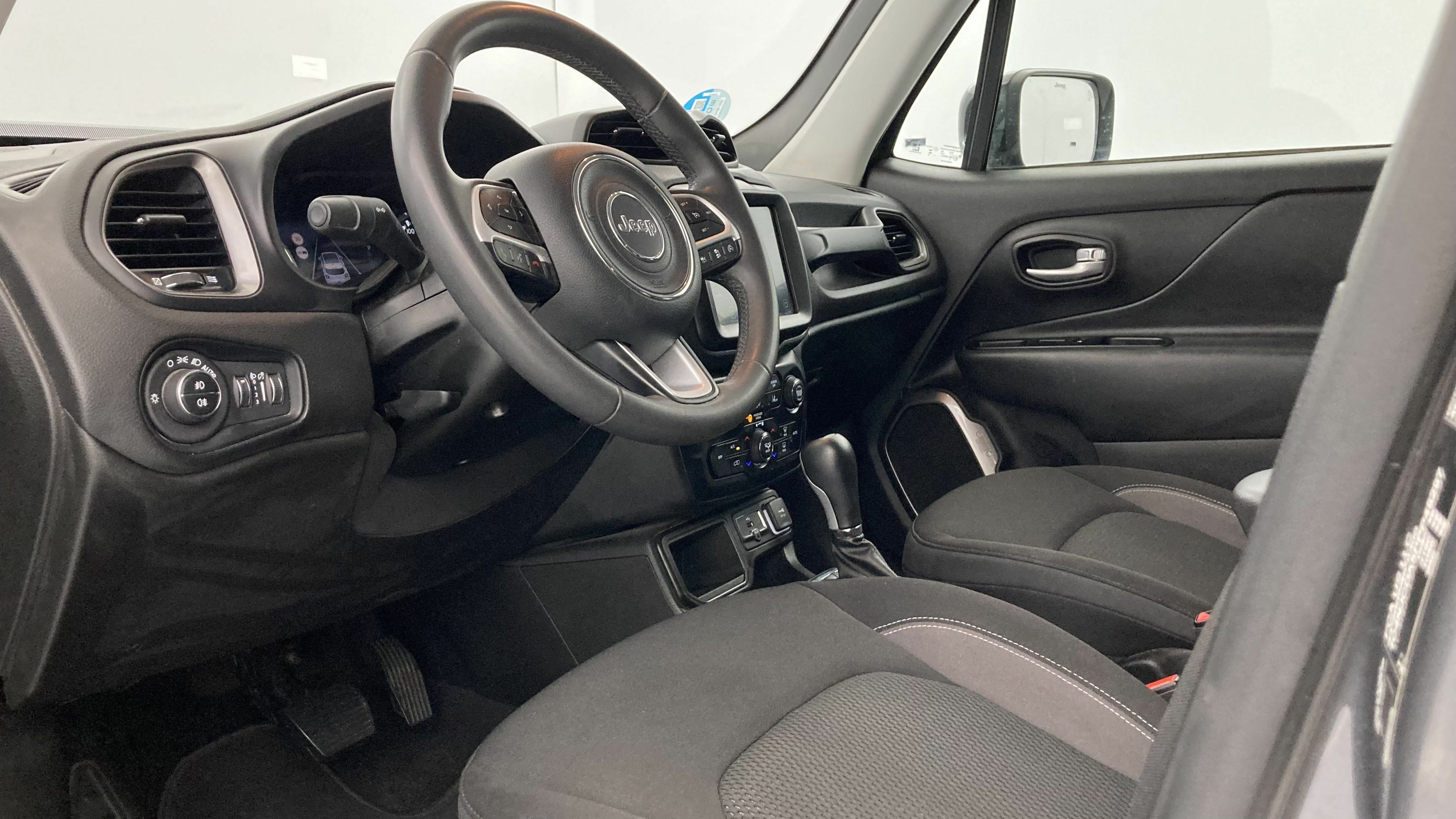 jeep renegade limited 1.5 TURBO 130 DCT 2023 gris grafito 15