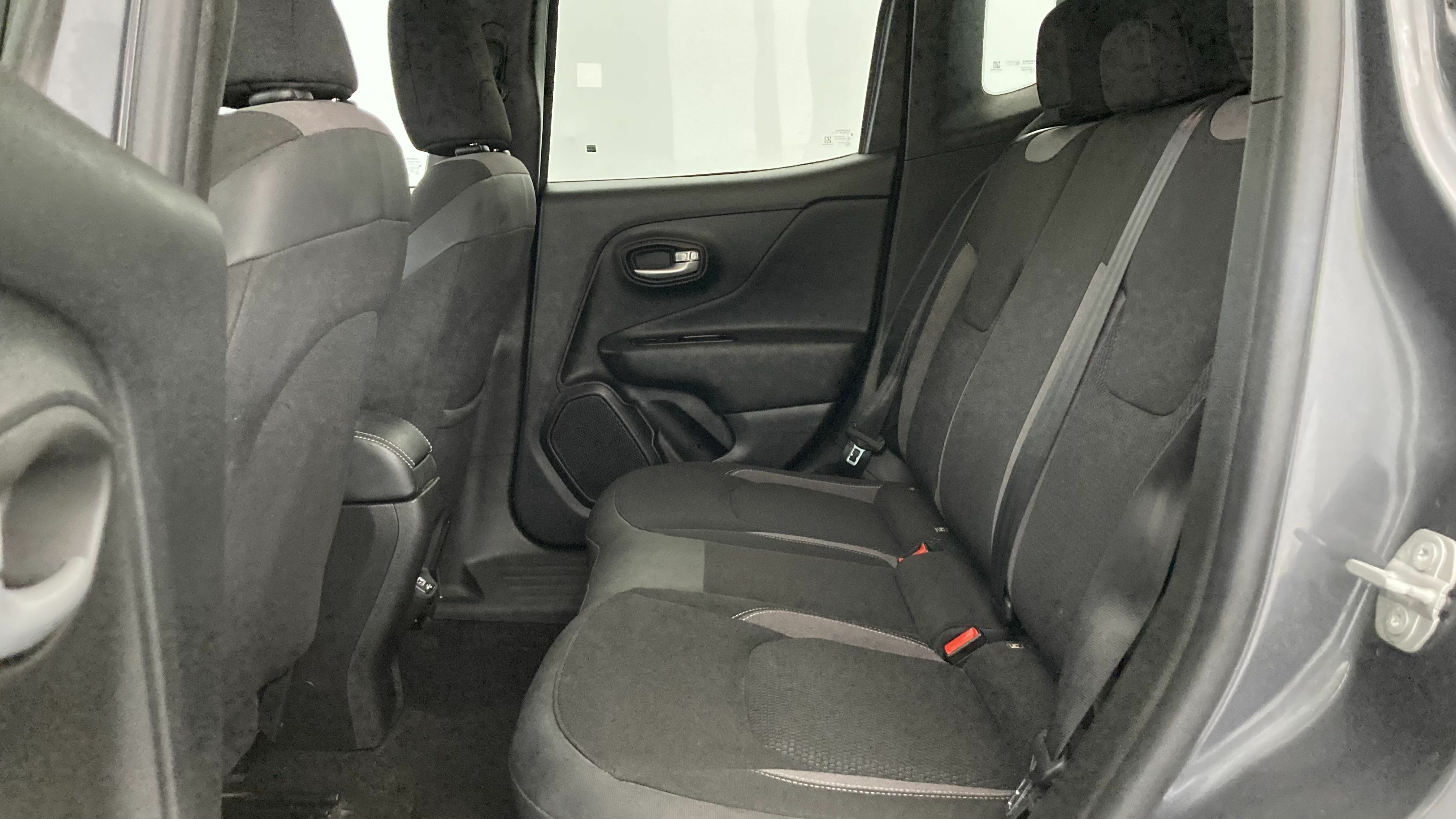 jeep renegade limited 1.5 TURBO 130 DCT 2023 gris grafito 21