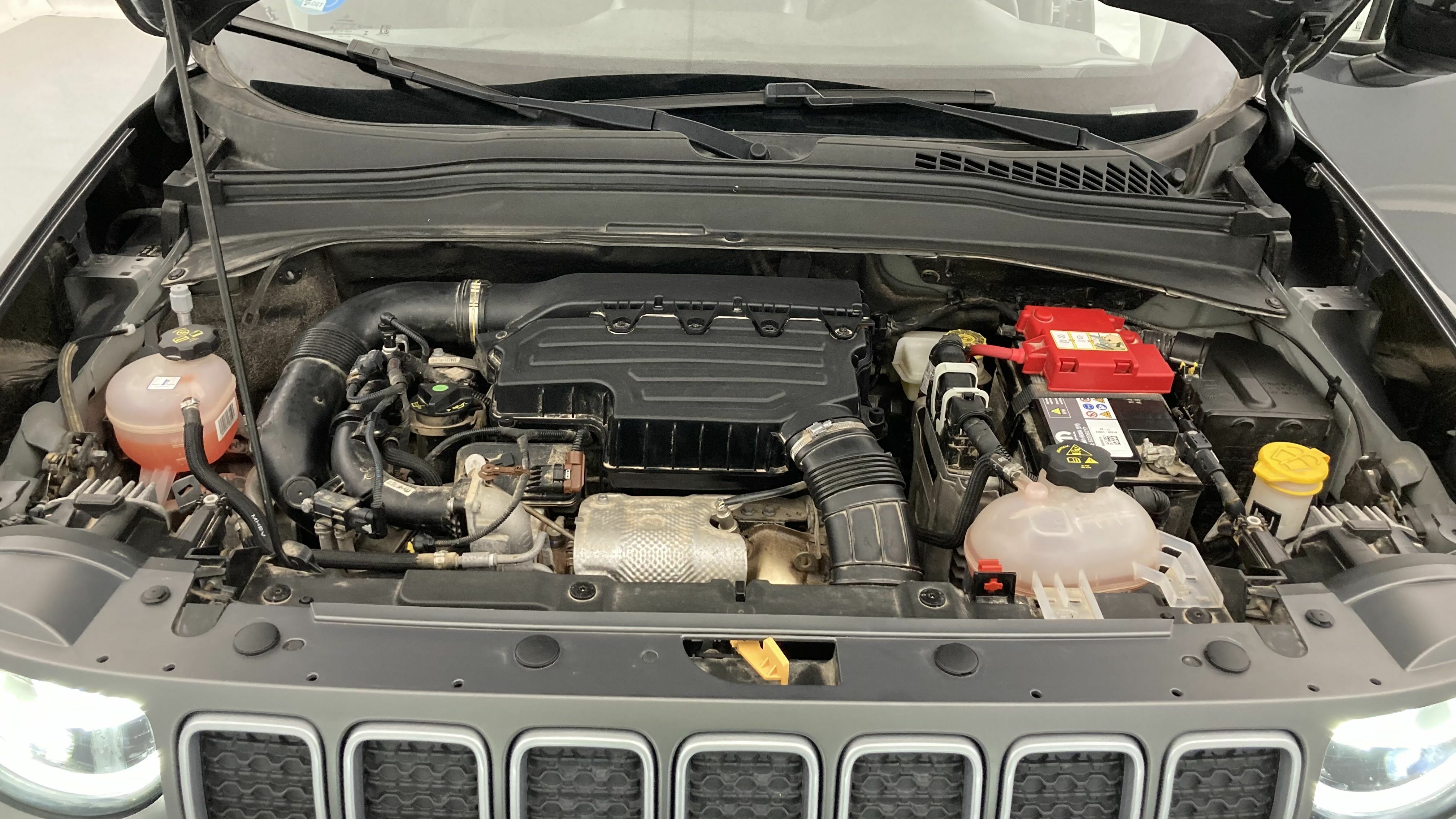 jeep renegade limited 1.5 TURBO 130 DCT 2023 gris grafito 25