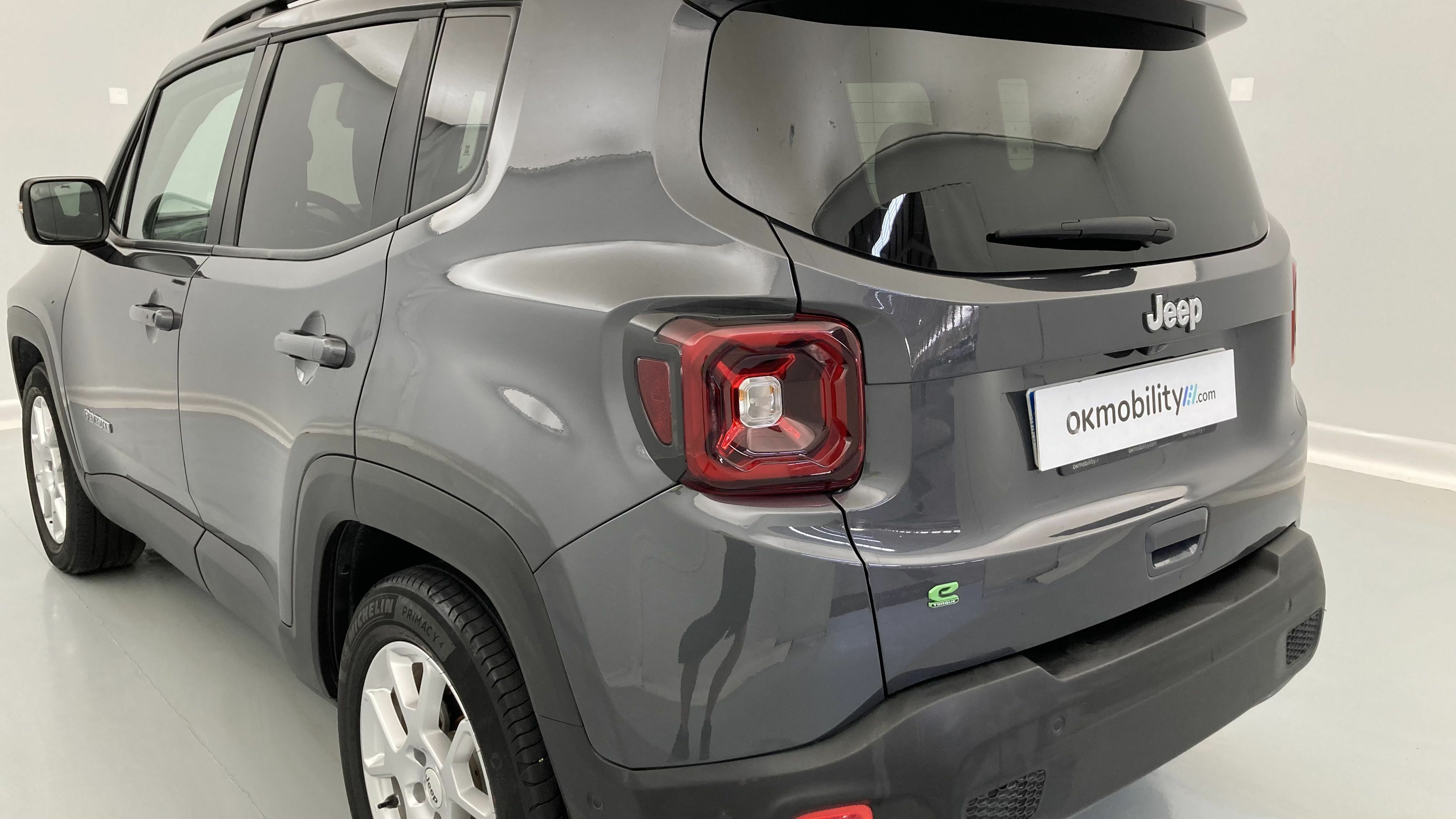jeep renegade limited 1.5 TURBO 130 DCT 2023 gris grafito 30