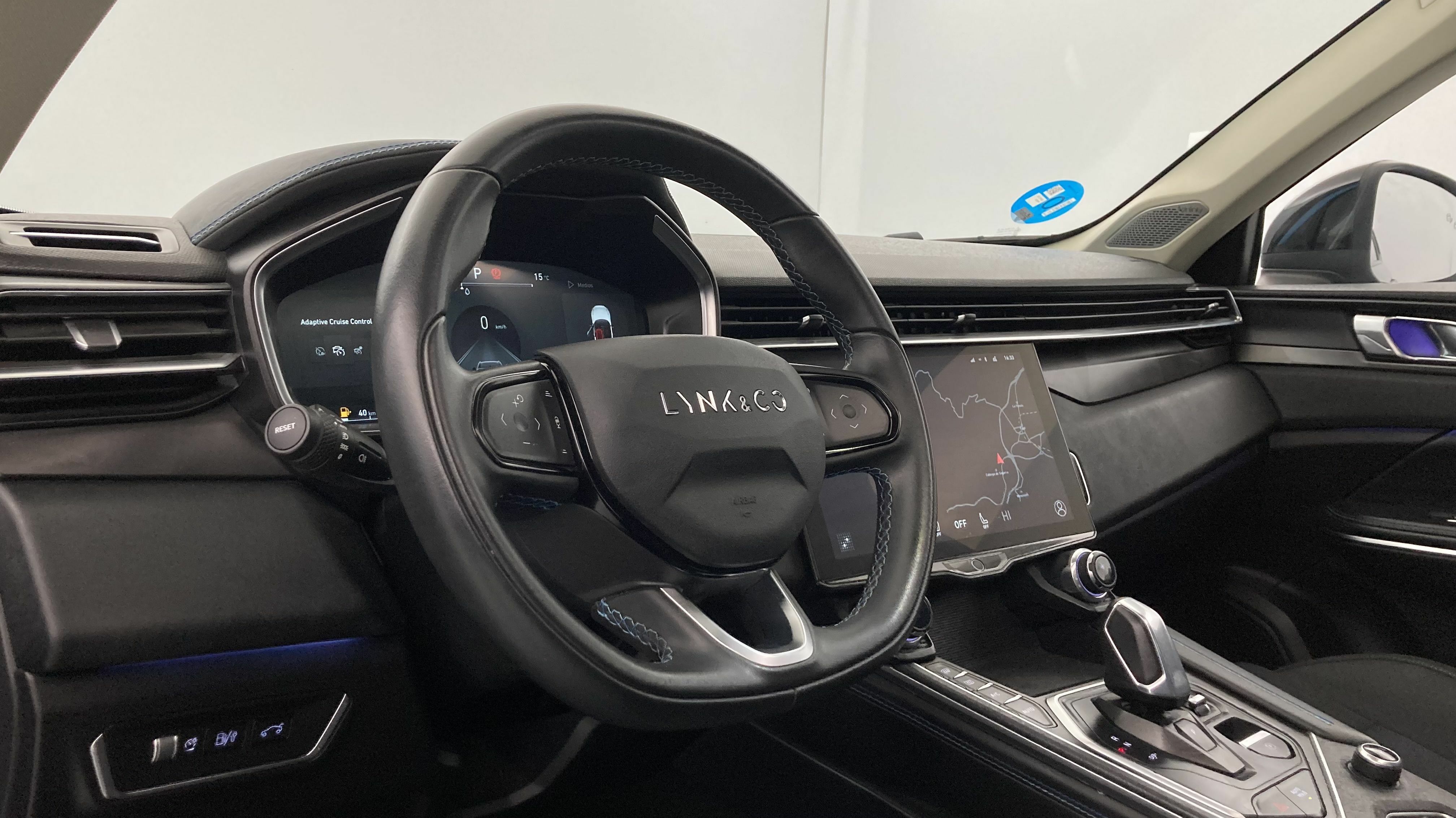 lynk&co 1 nv 1.5 PHEV 261 2022 black 14