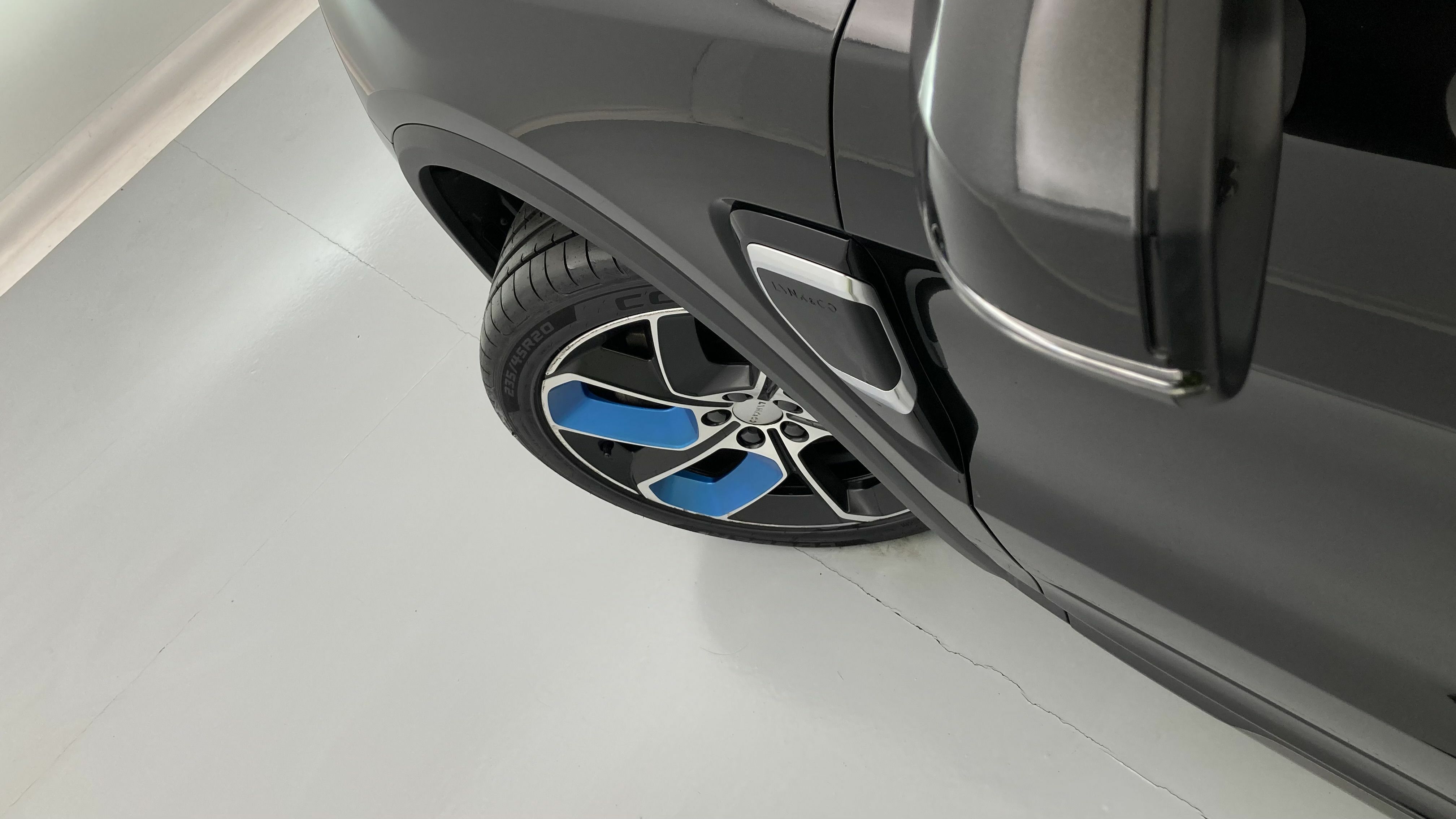 lynk&co 1 nv 1.5 PHEV 261 2022 black 27