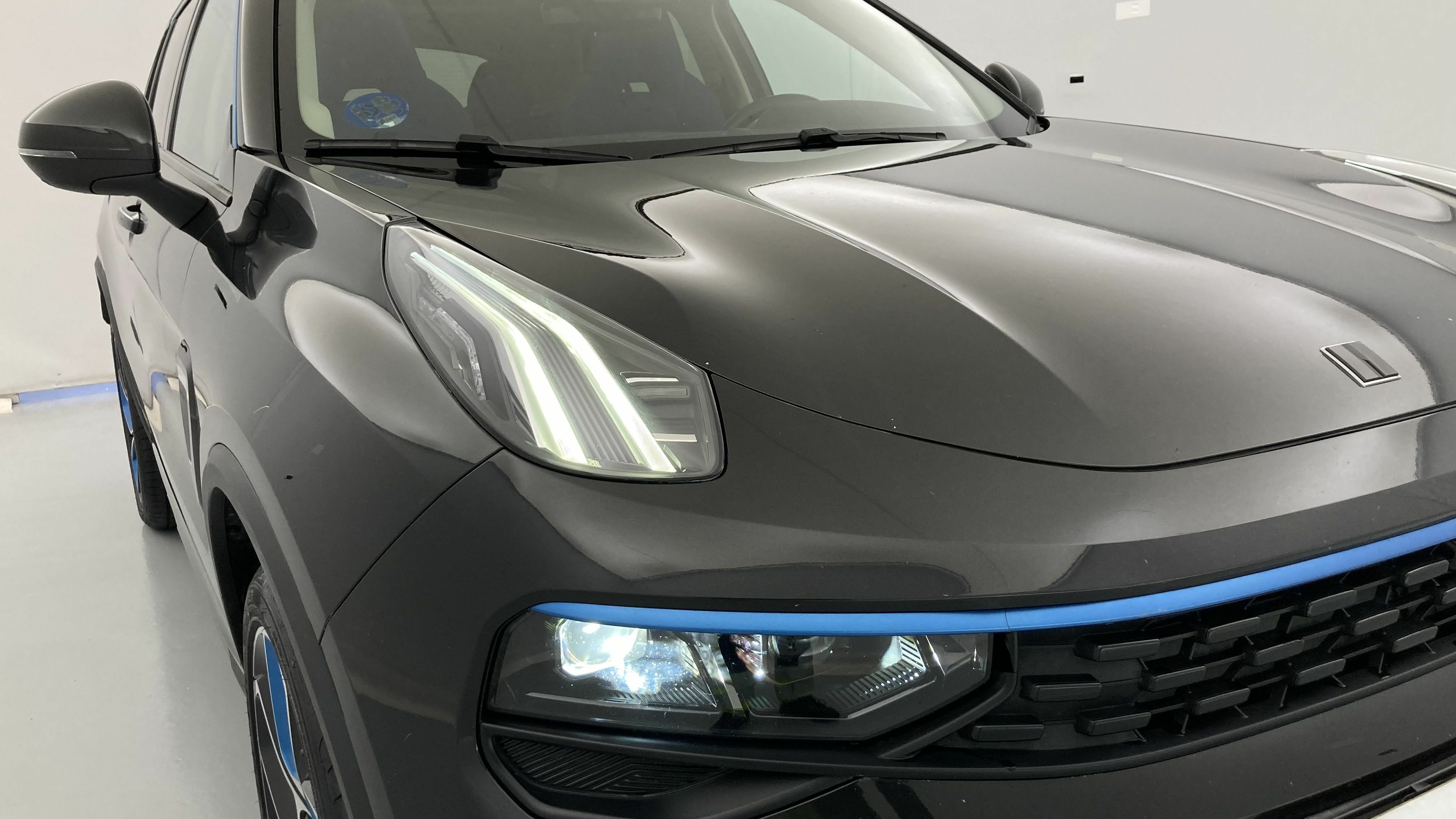 lynk&co 1 nv 1.5 PHEV 261 2022 black 28