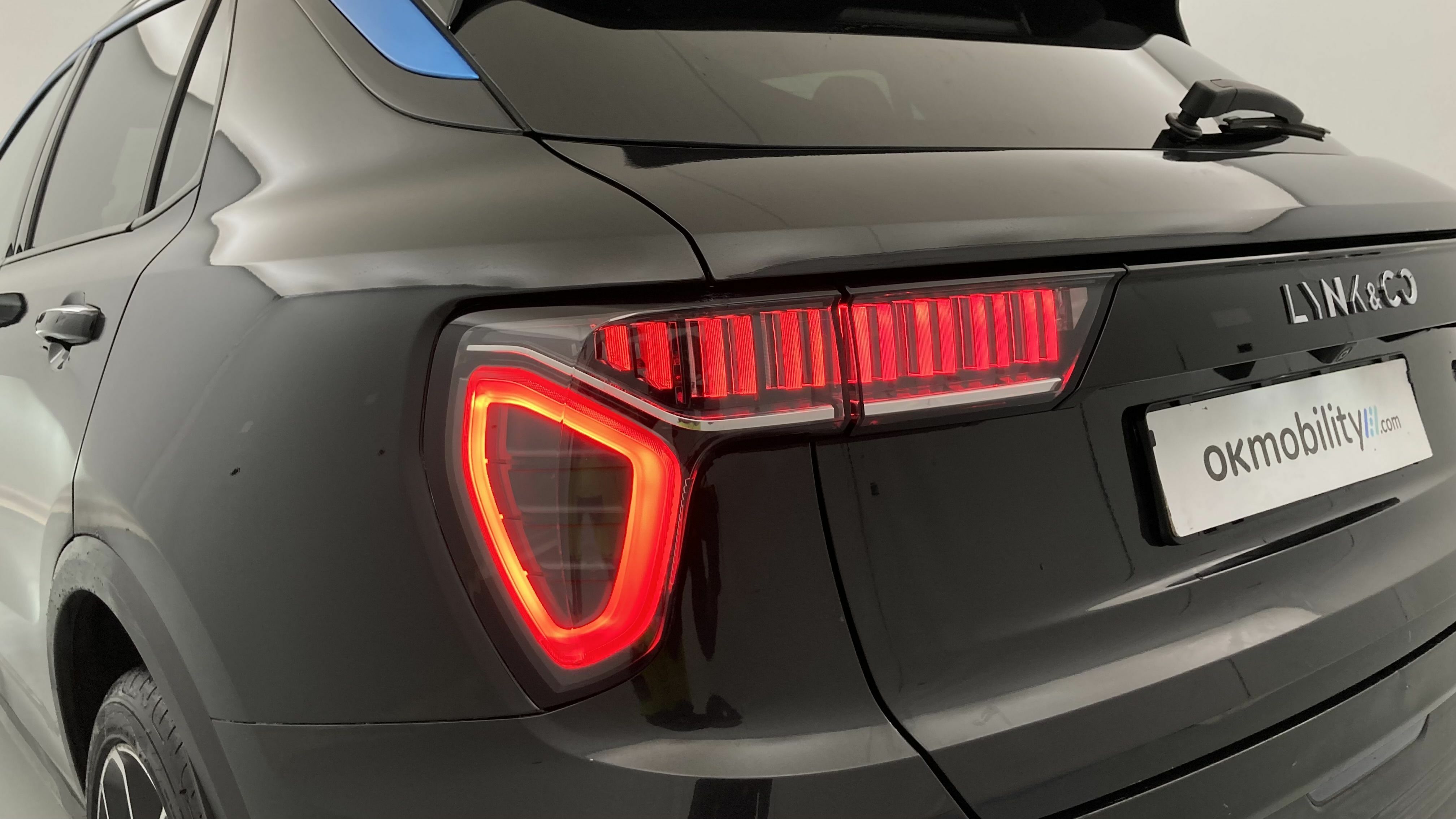 lynk&co 1 nv 1.5 PHEV 261 2022 black 29