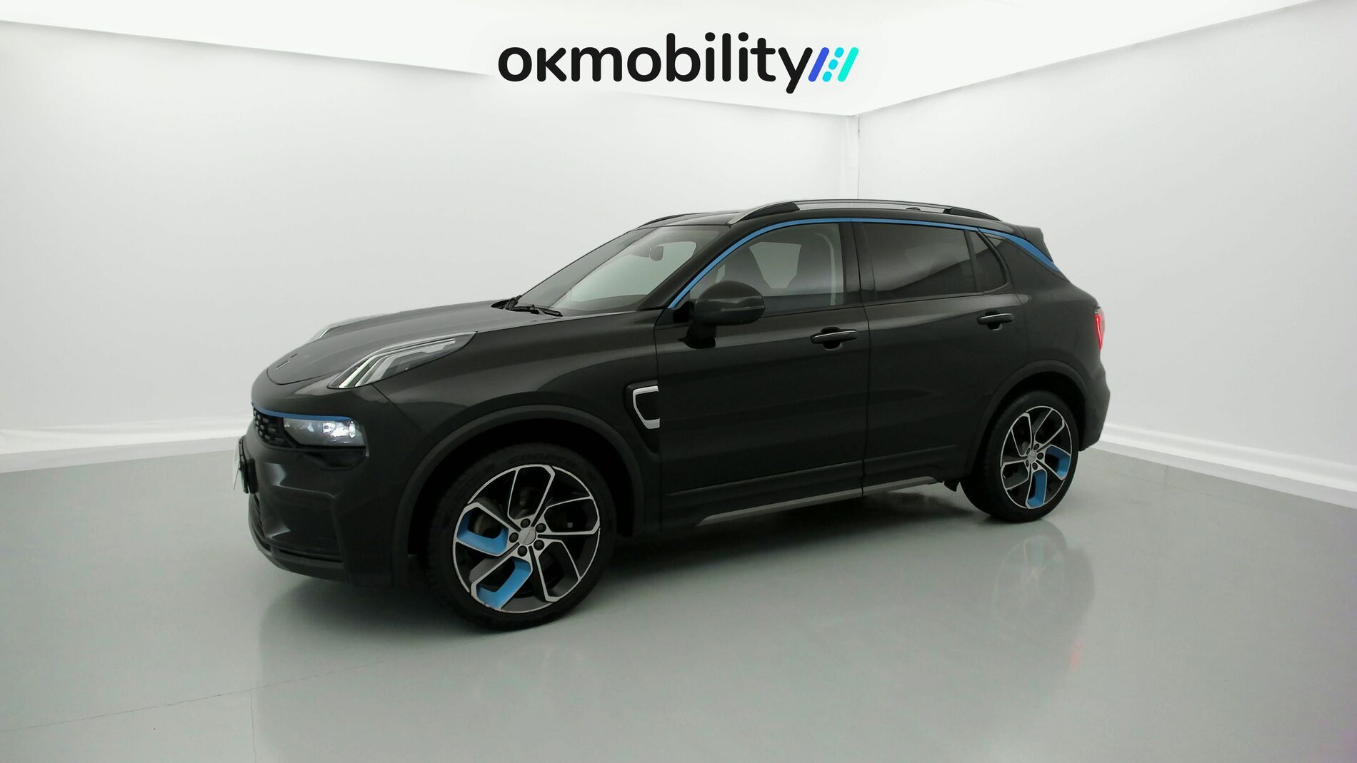 lynk&co 1 nv 1.5 PHEV 261 2022 black 4